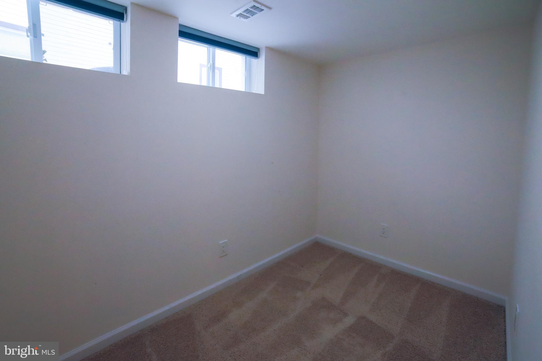 BROAD ACRES - Residential Lease