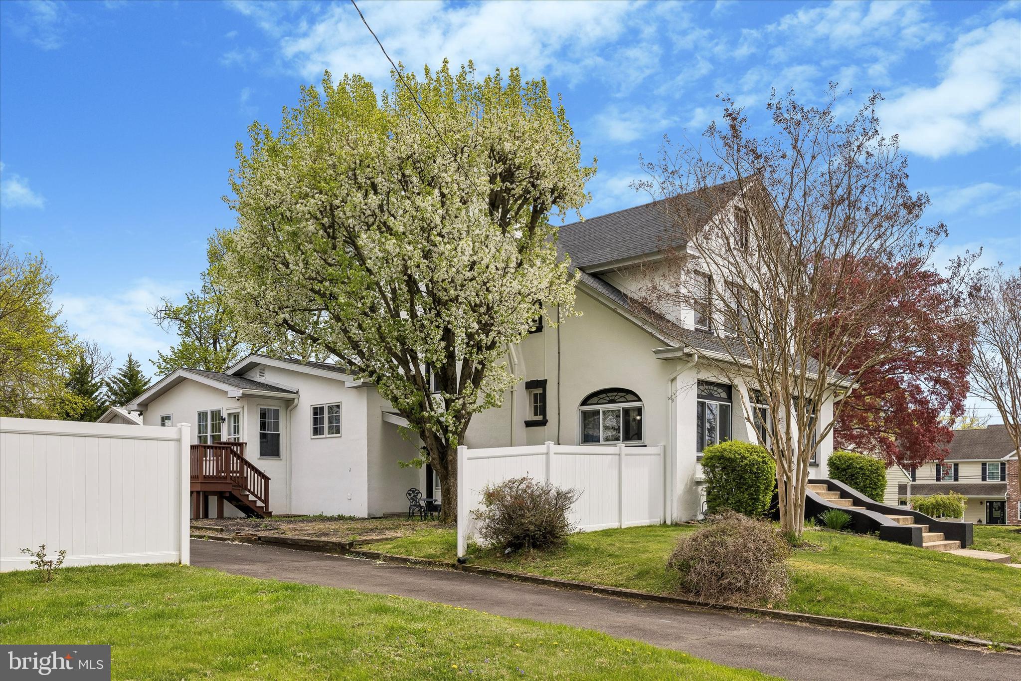 917 BELLEVUE AVENUE