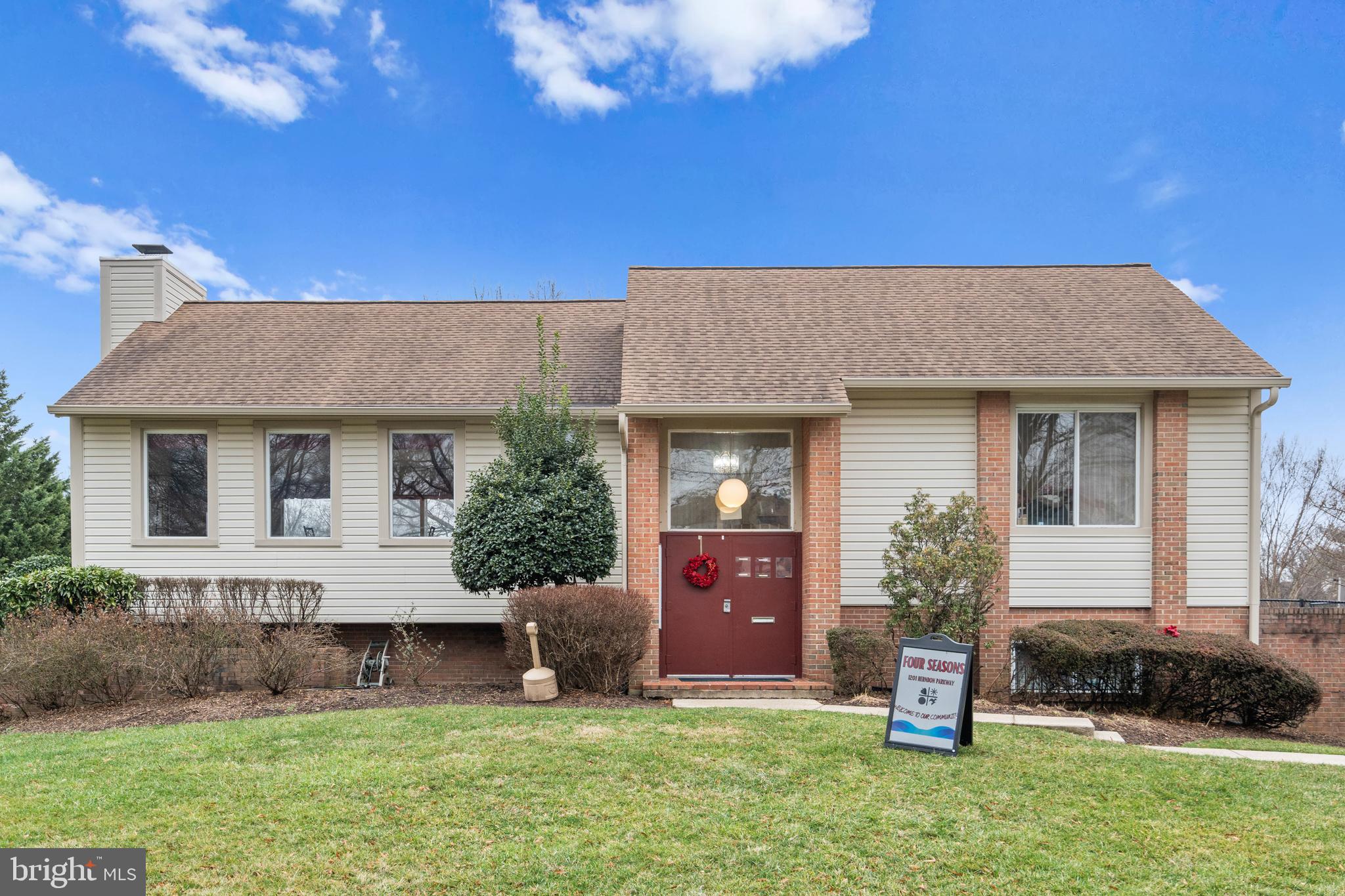 AUTUMN GLEN AT FOUR SEASONS - Residential