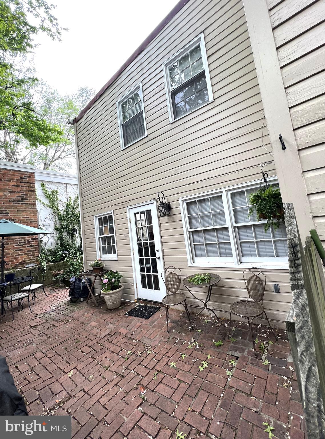 OLD TOWN - Residential Lease