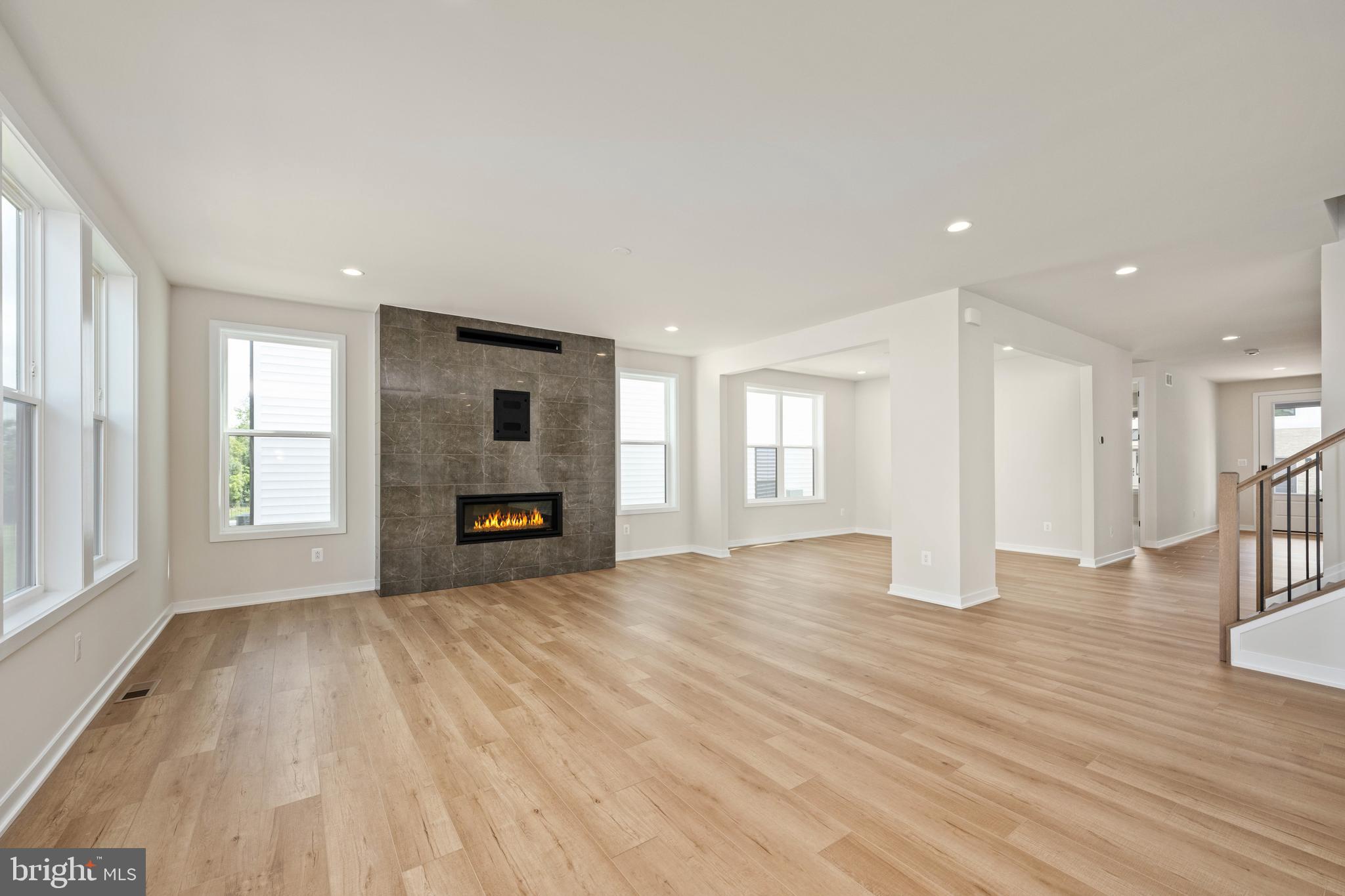 PARKSIDE VILLAGE - Residential