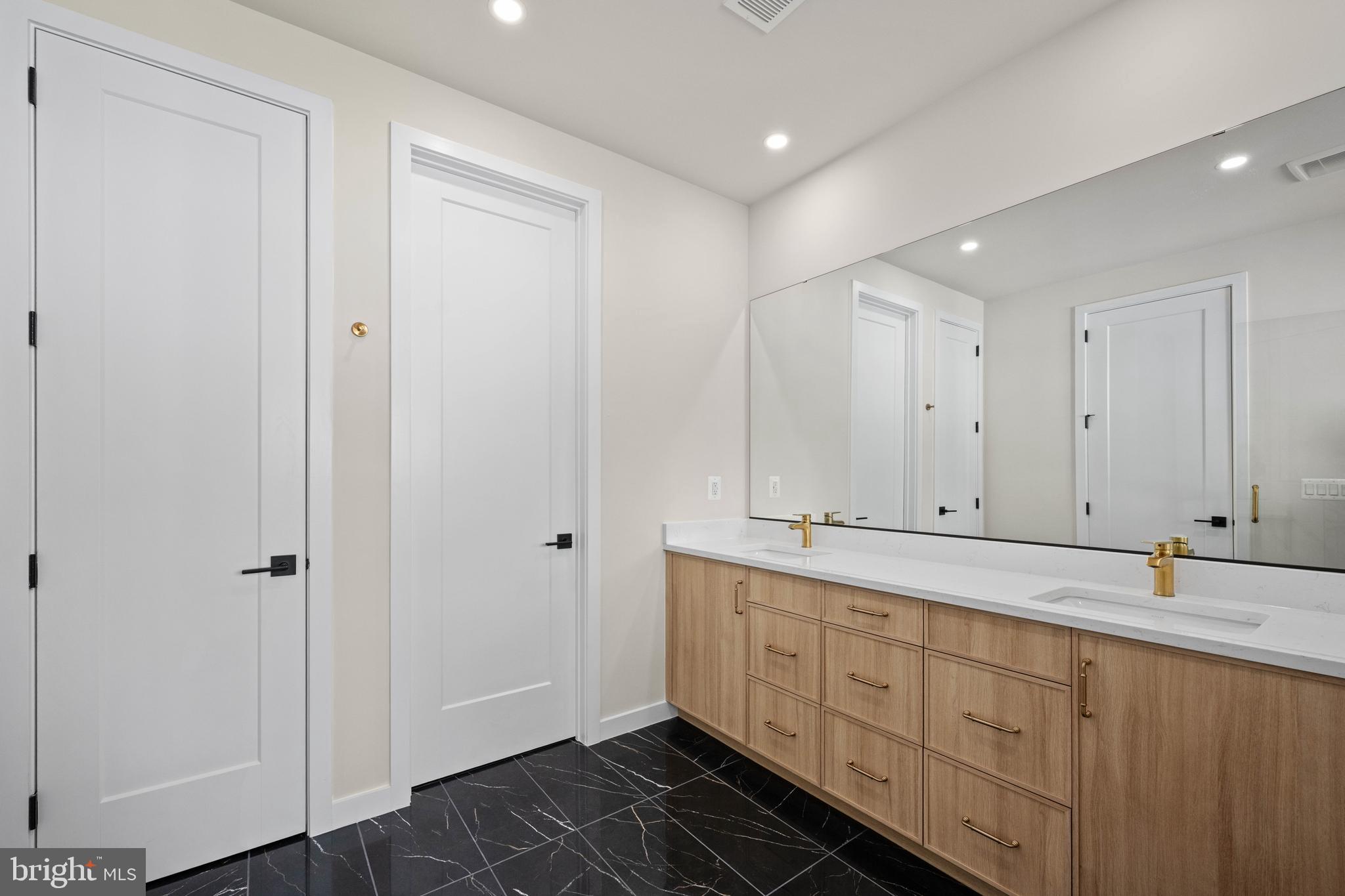 PARKSIDE VILLAGE - Residential