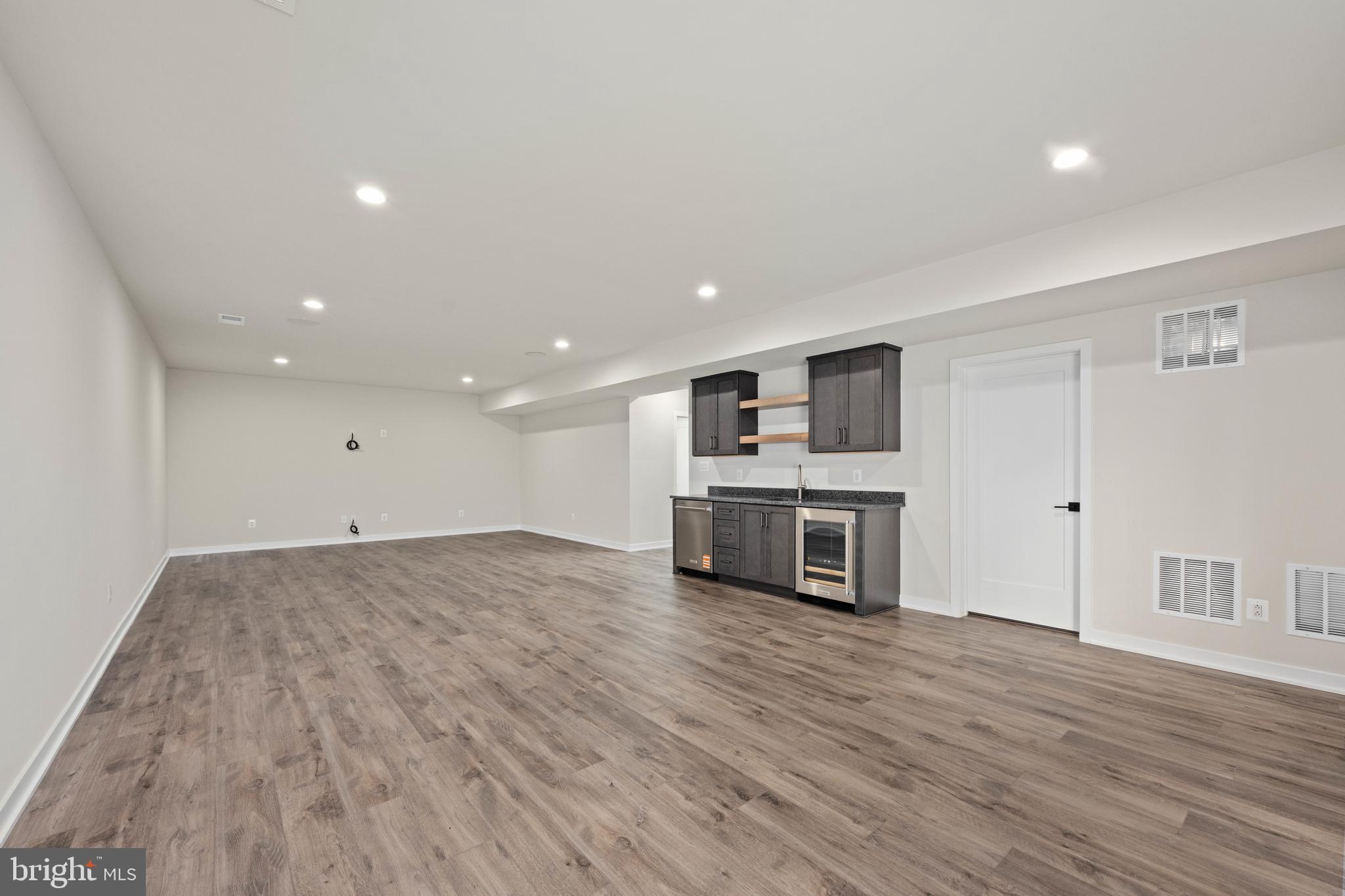 PARKSIDE VILLAGE - Residential