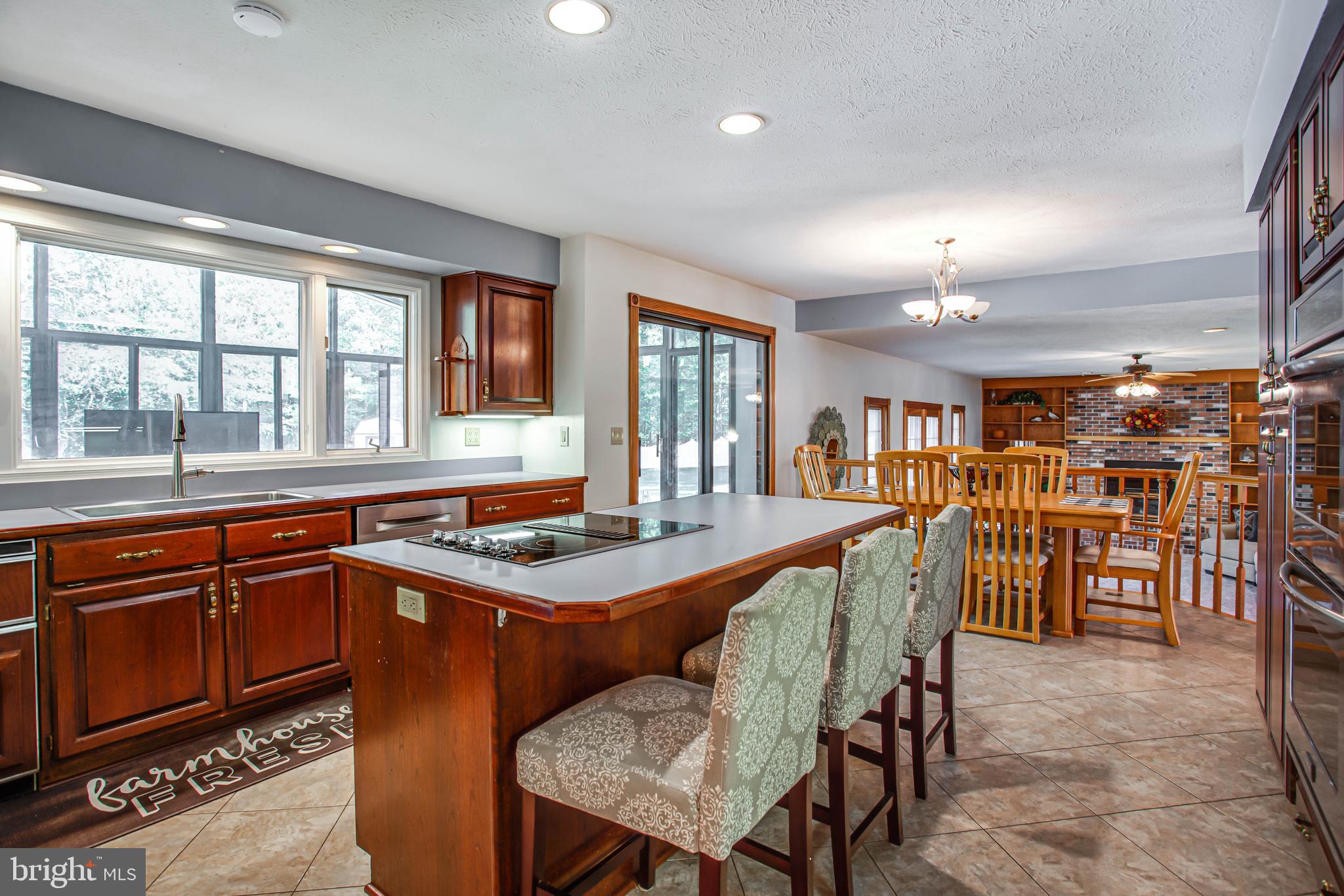 MEADOW CREEK MANOR - Residential