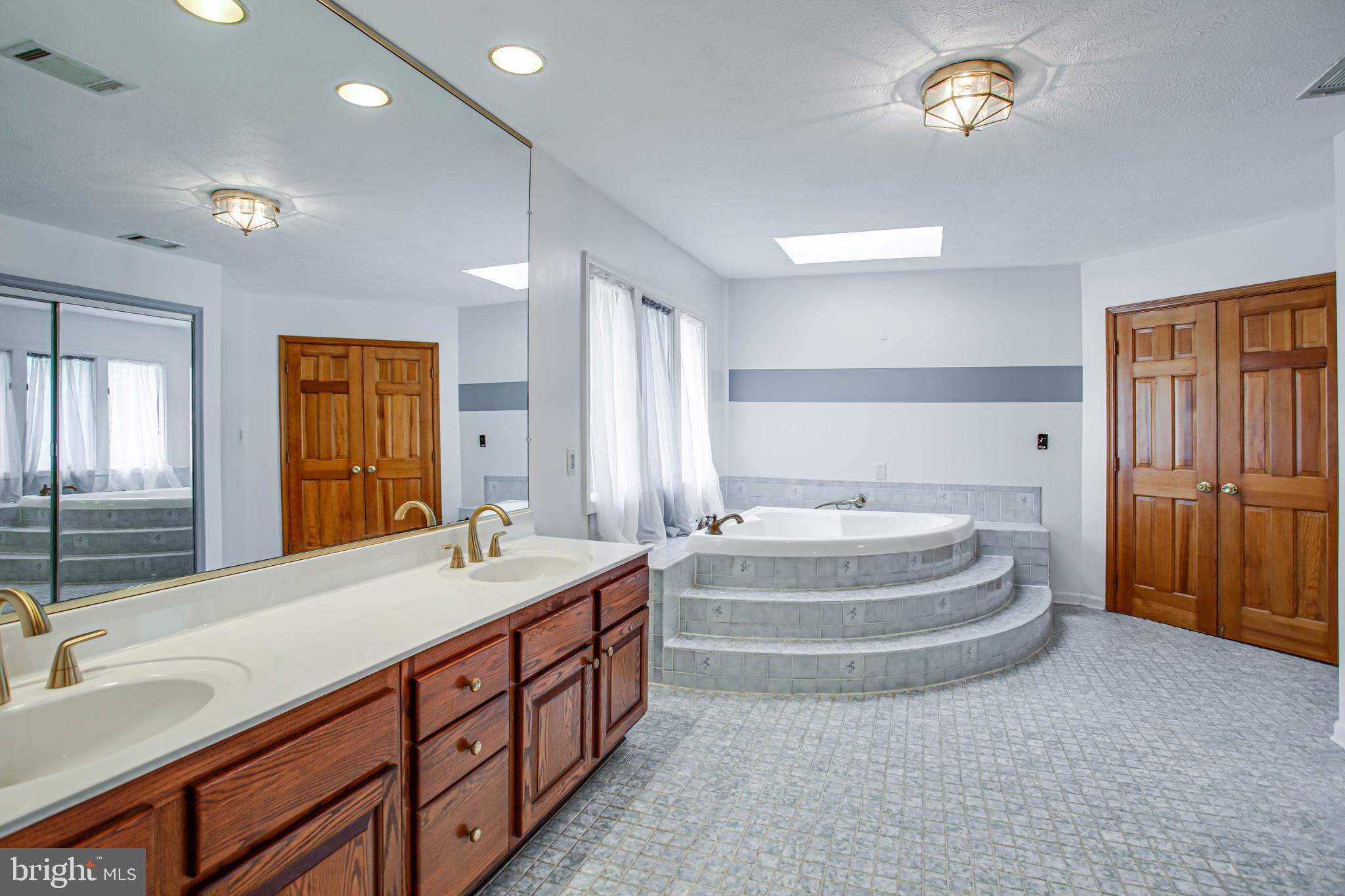 MEADOW CREEK MANOR - Residential