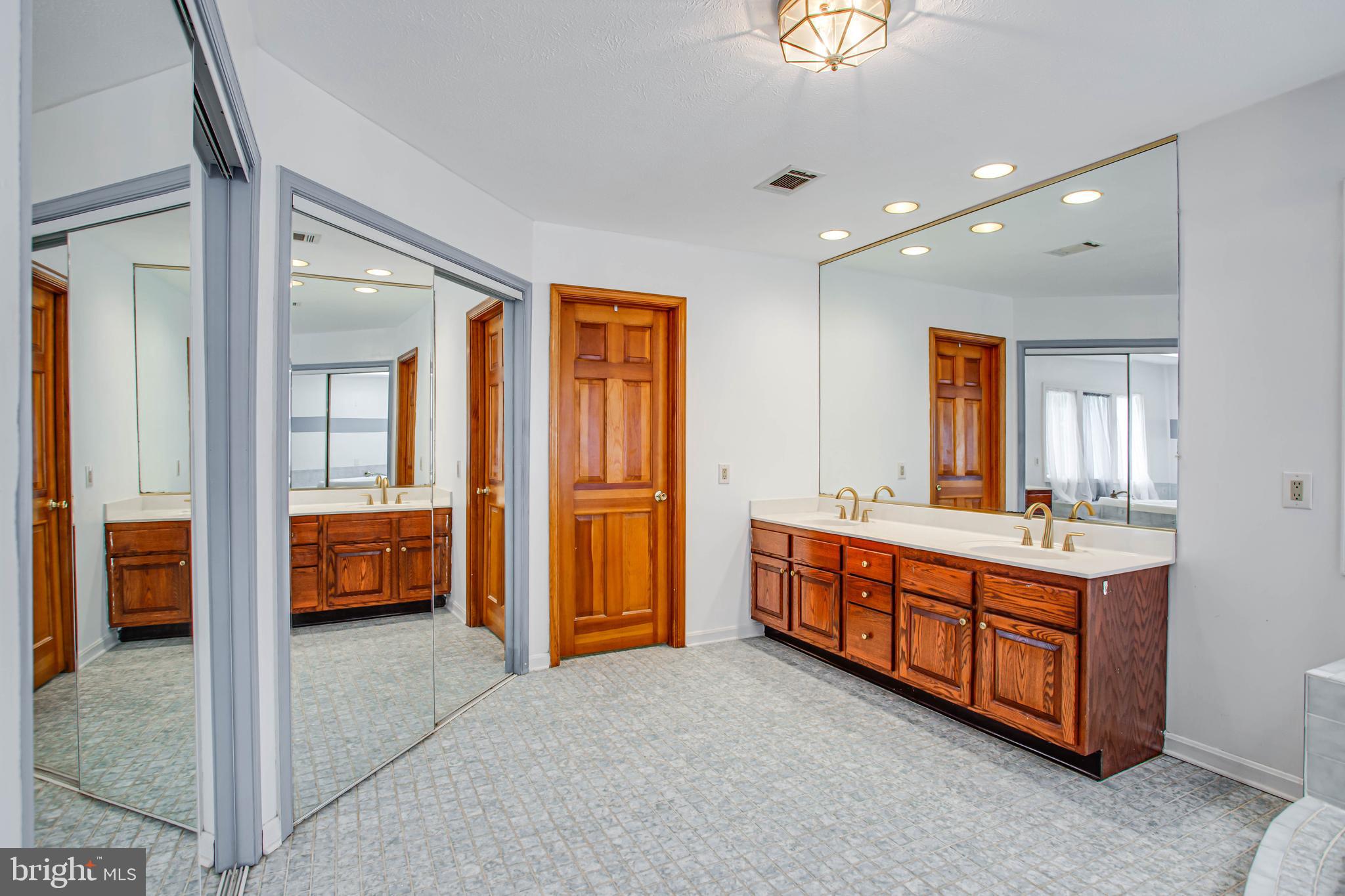 MEADOW CREEK MANOR - Residential