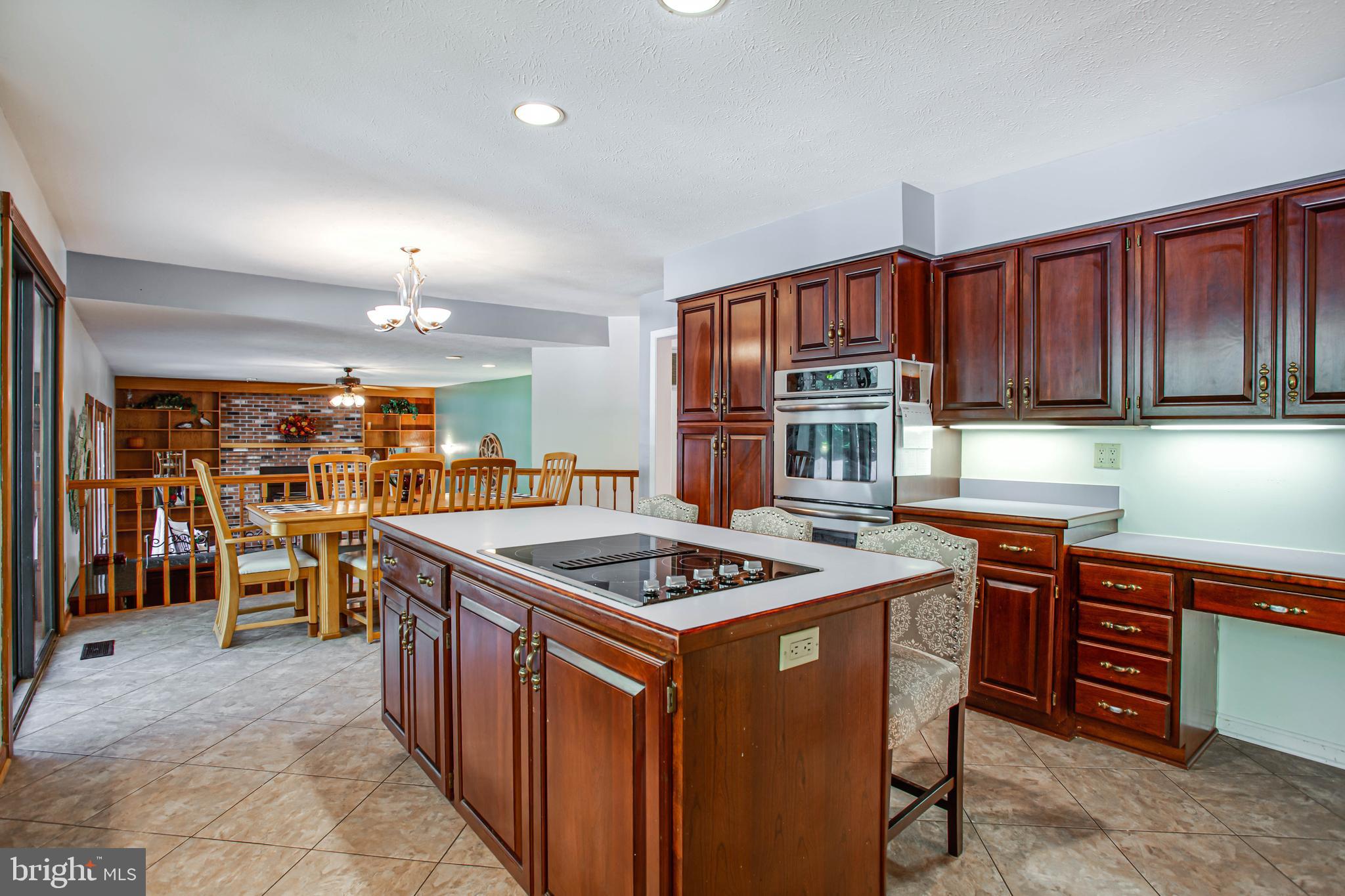 MEADOW CREEK MANOR - Residential