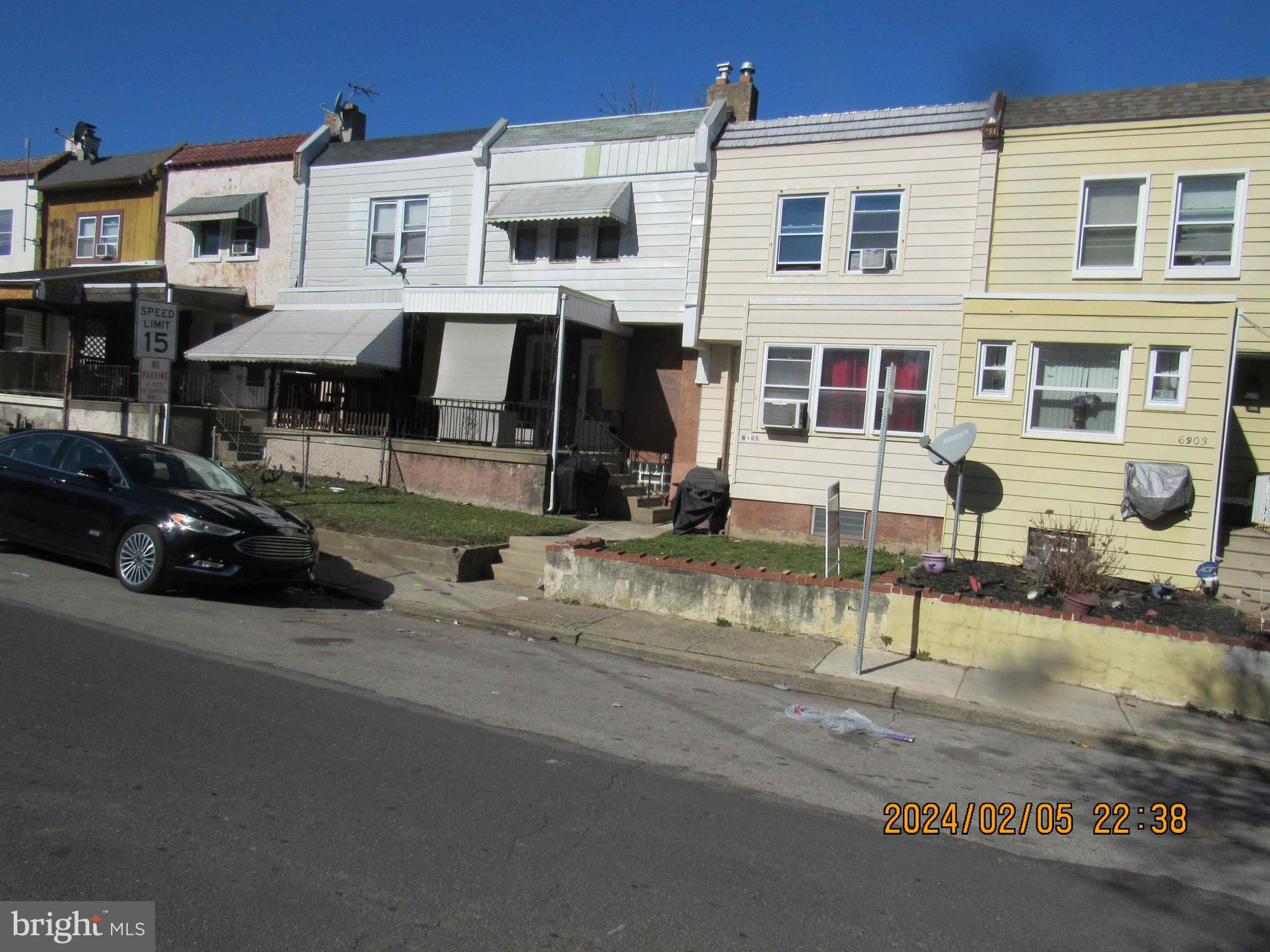 Affordable for first time homebuyer Improved low maintenance 2 bedroom presently vacant.. Stonehurst recreation center just down the road for recreational opportunity. build equity and easy access to consumer services on 69th street shopping district.
recreation center within walking distance