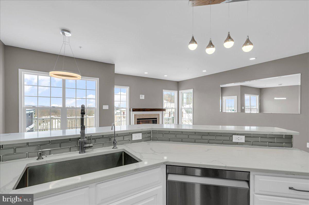 WHITELAND WOODS - Residential