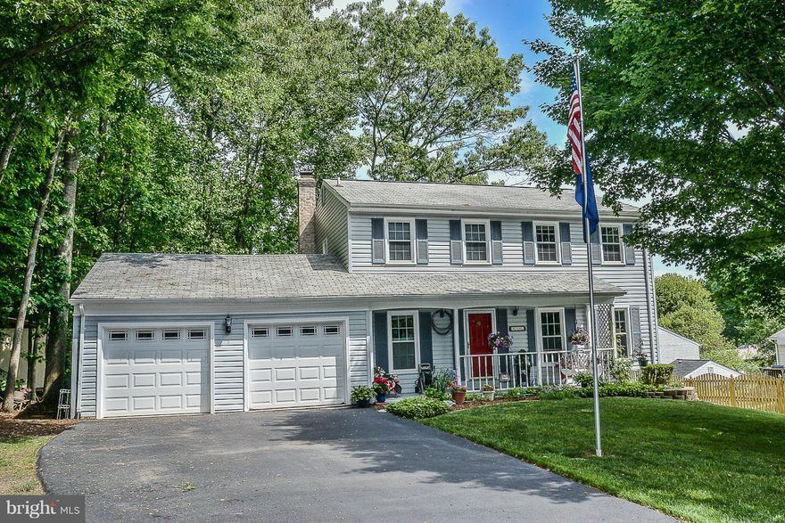 COZY CNTRY COLONIAL W 2 CAR GARAGE IMPRESSIVE 2-TIER SCREENED-IN DECK W ACCESS FROM MAIN FL AND UL MASTER BR  OPEN FLOOR PLAN BOASTING HWF ON ENTIRE MF  FIREPLACE  SUNLIT BEDROOMS W/ W-2-W CARPET  CUSTOM PAINT AND ACCENTS THROUGHOUT HOUSE  LARGE RECREATION ROOM ON LL  ADDTL LL BONUS ROOM PERFECT FOR AU PAIR OR TEENS  CORIAN CNTRTPS  RECESSD LIGHTING  CLS TO FT BELVIOR!