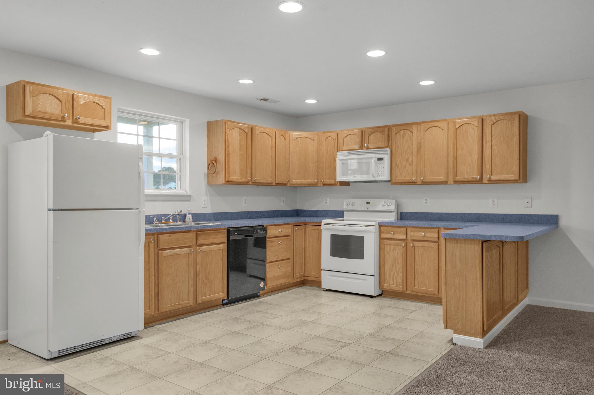 COOMBS OAKS - Residential Lease