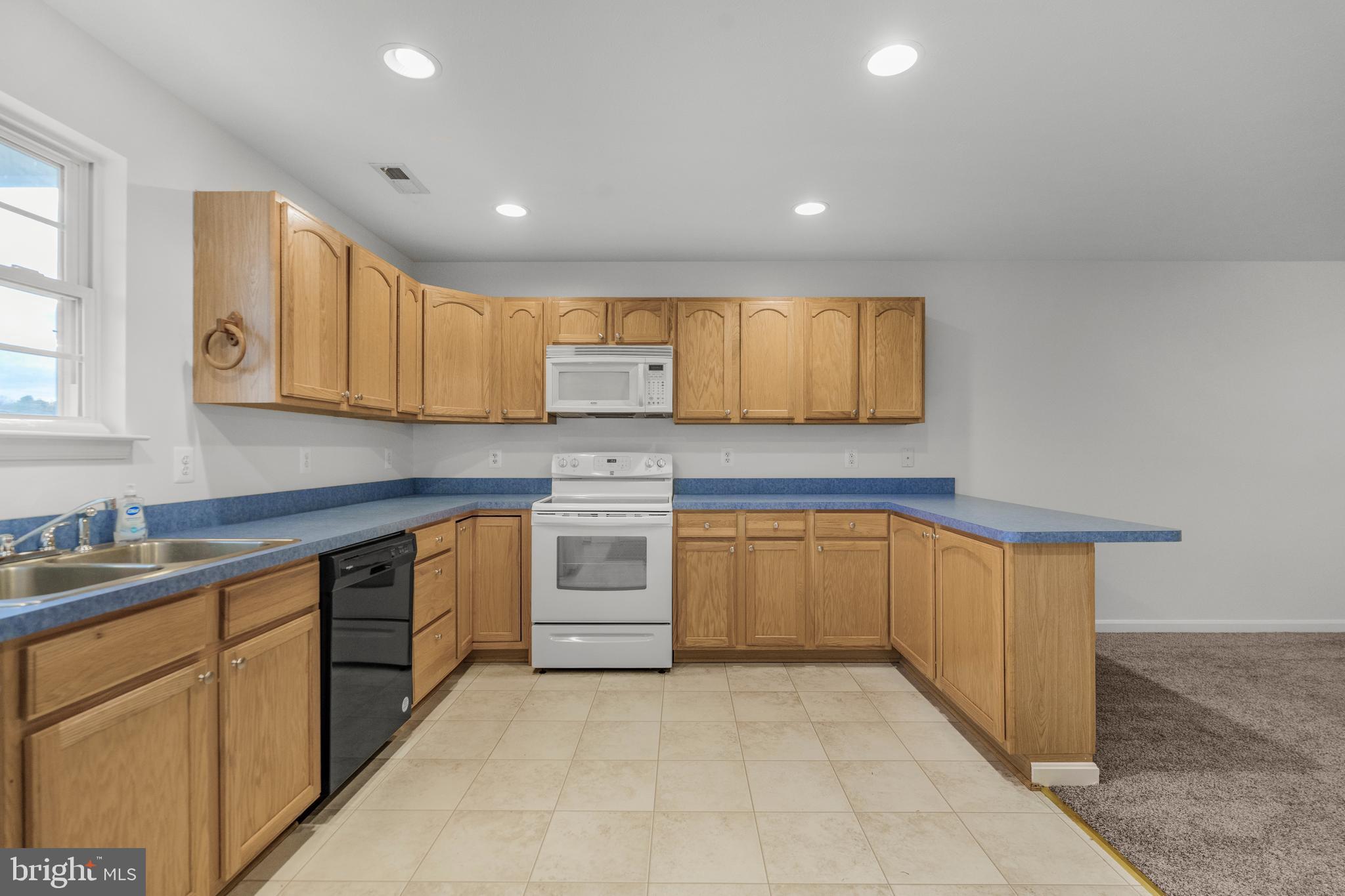 COOMBS OAKS - Residential Lease