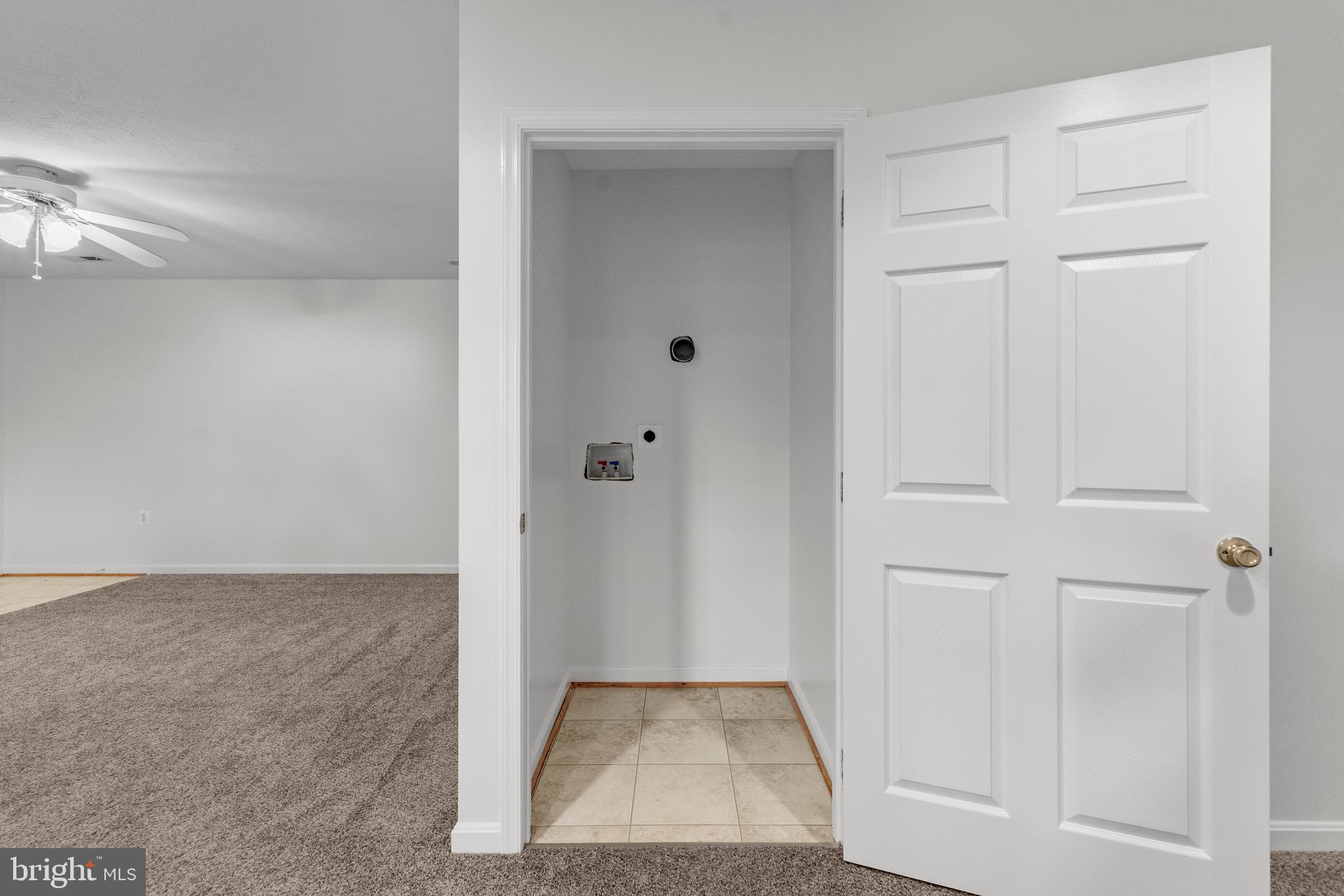 COOMBS OAKS - Residential Lease