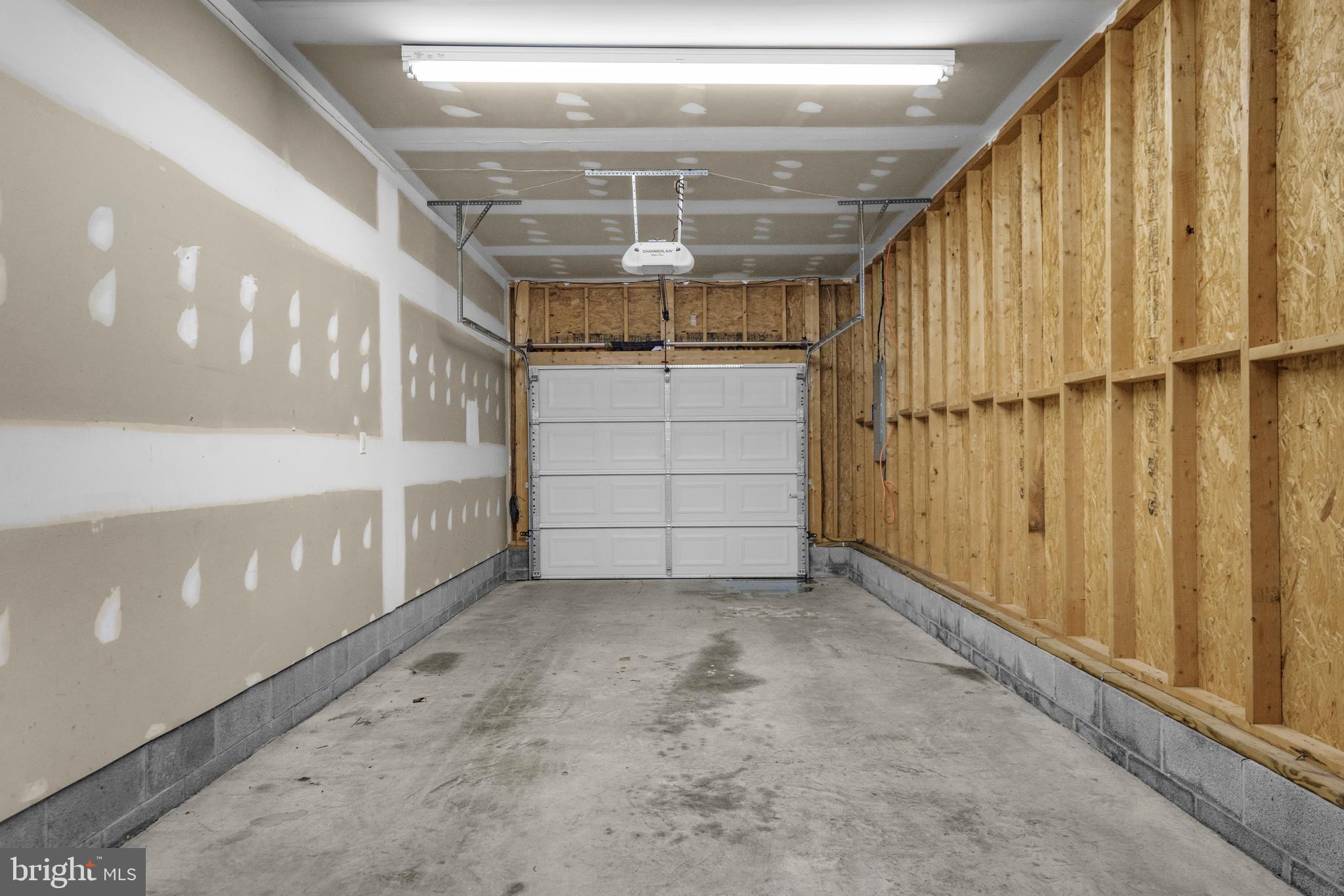 COOMBS OAKS - Residential Lease