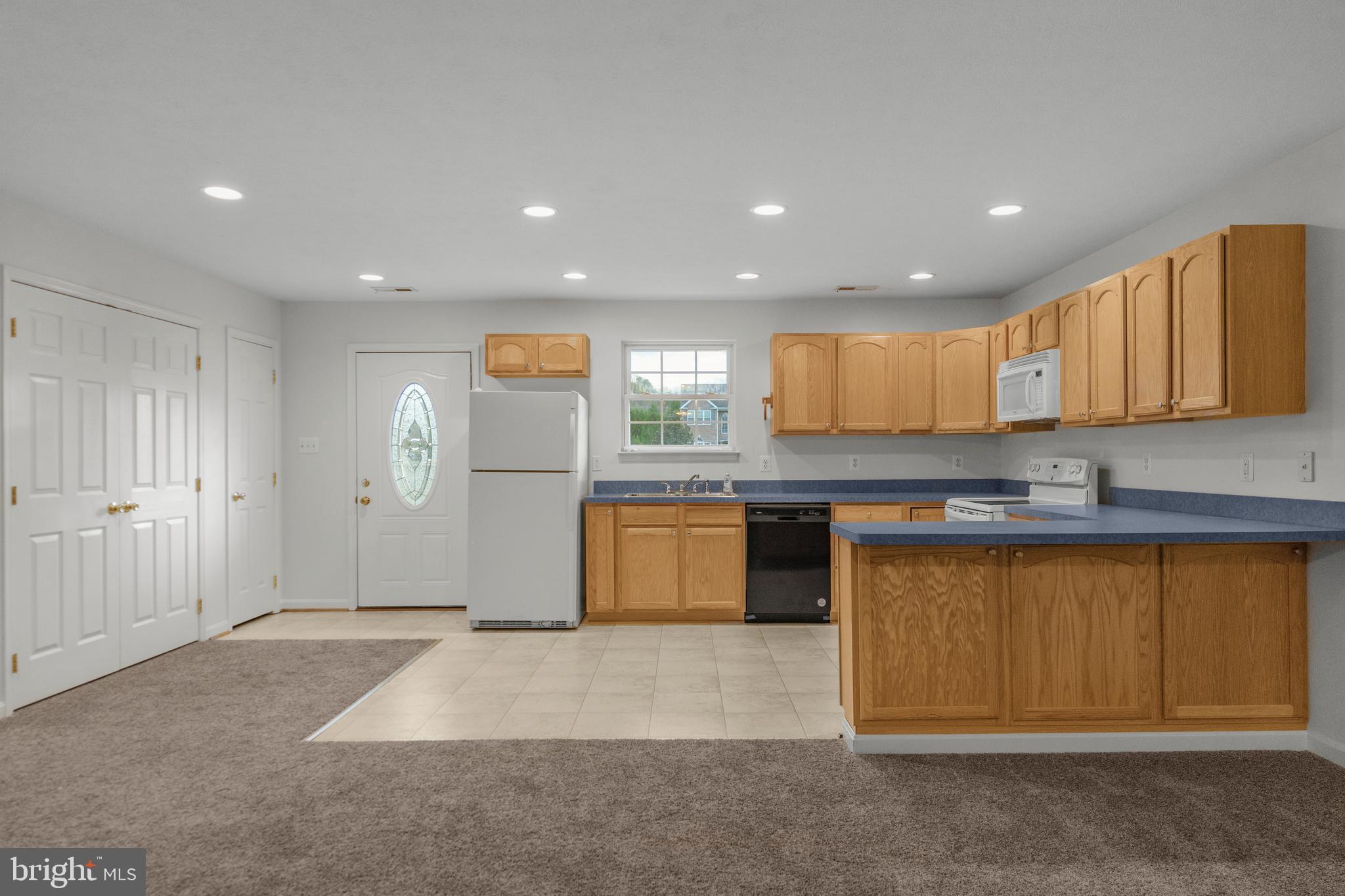 COOMBS OAKS - Residential Lease