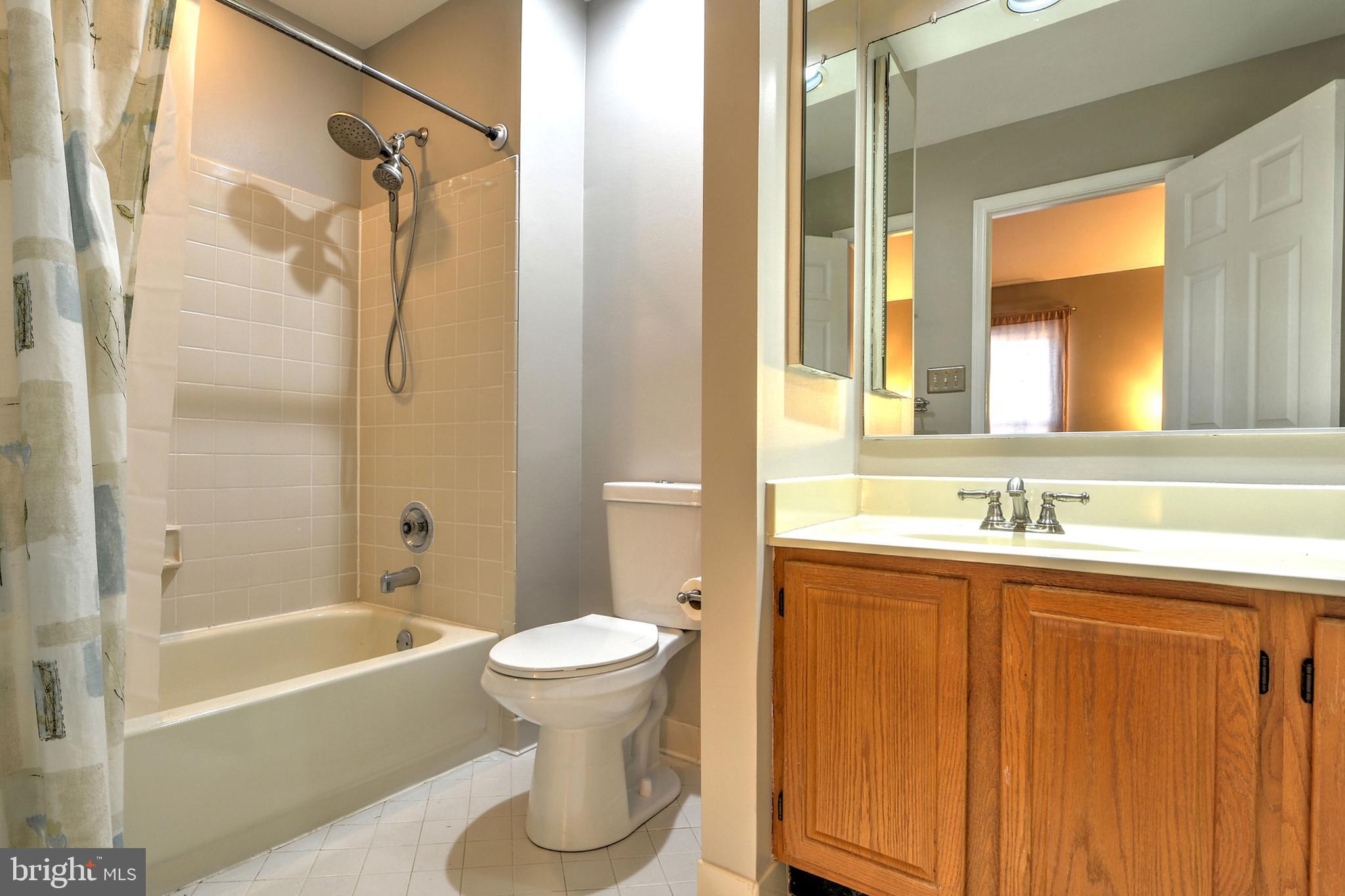 CROFTON COMMONS - Residential Lease