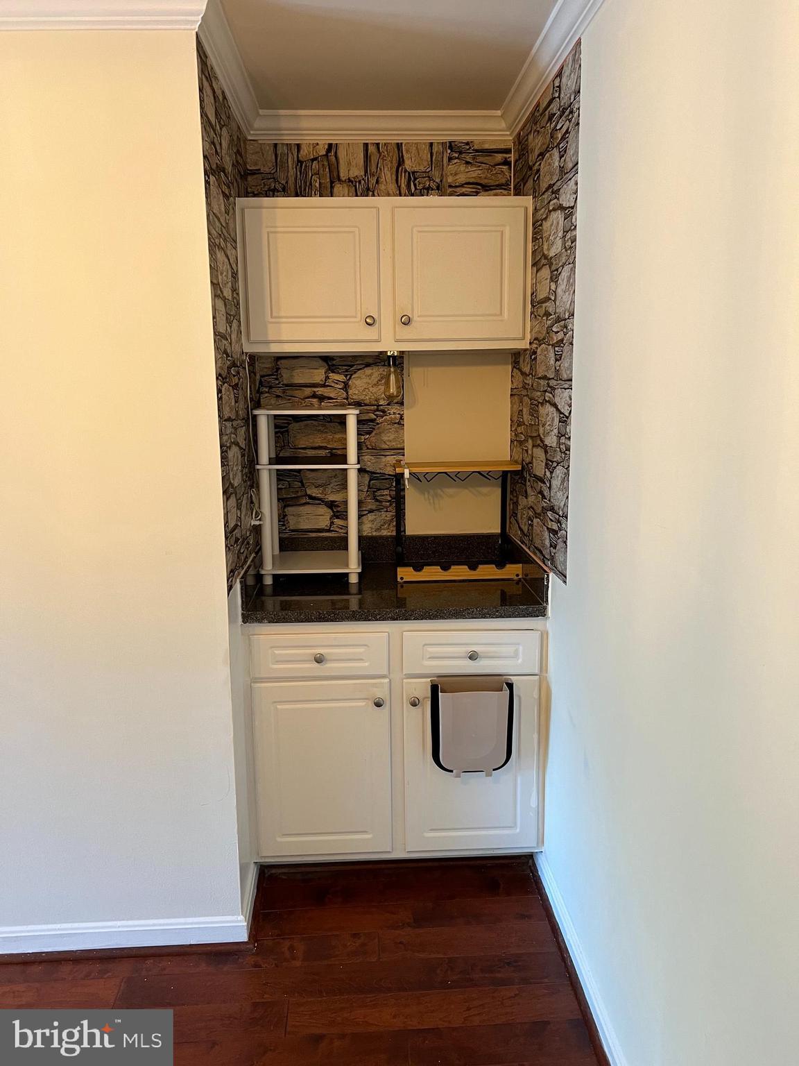 FLOWER HILL - Residential Lease