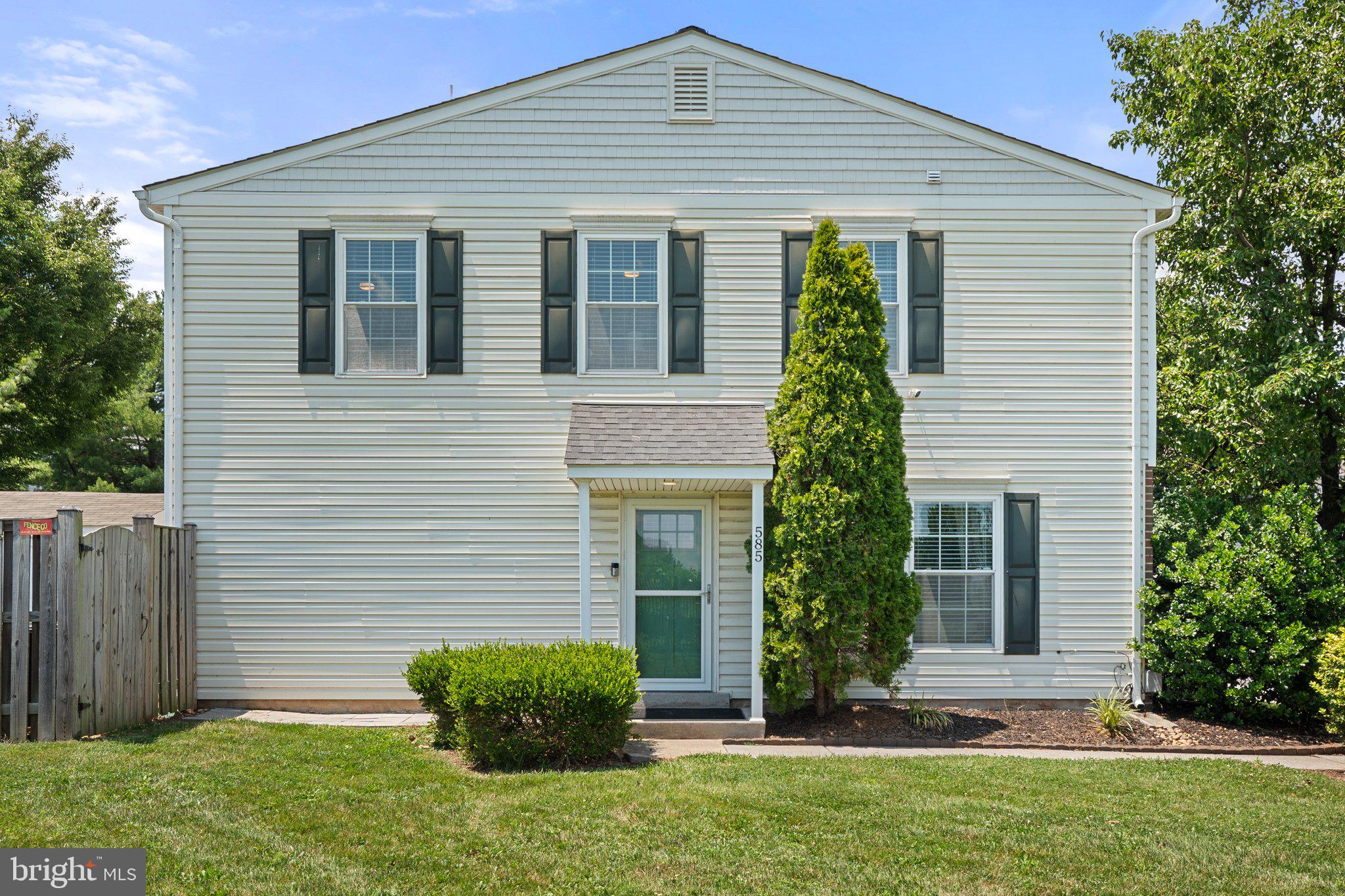 585 LANCASTER PLACE