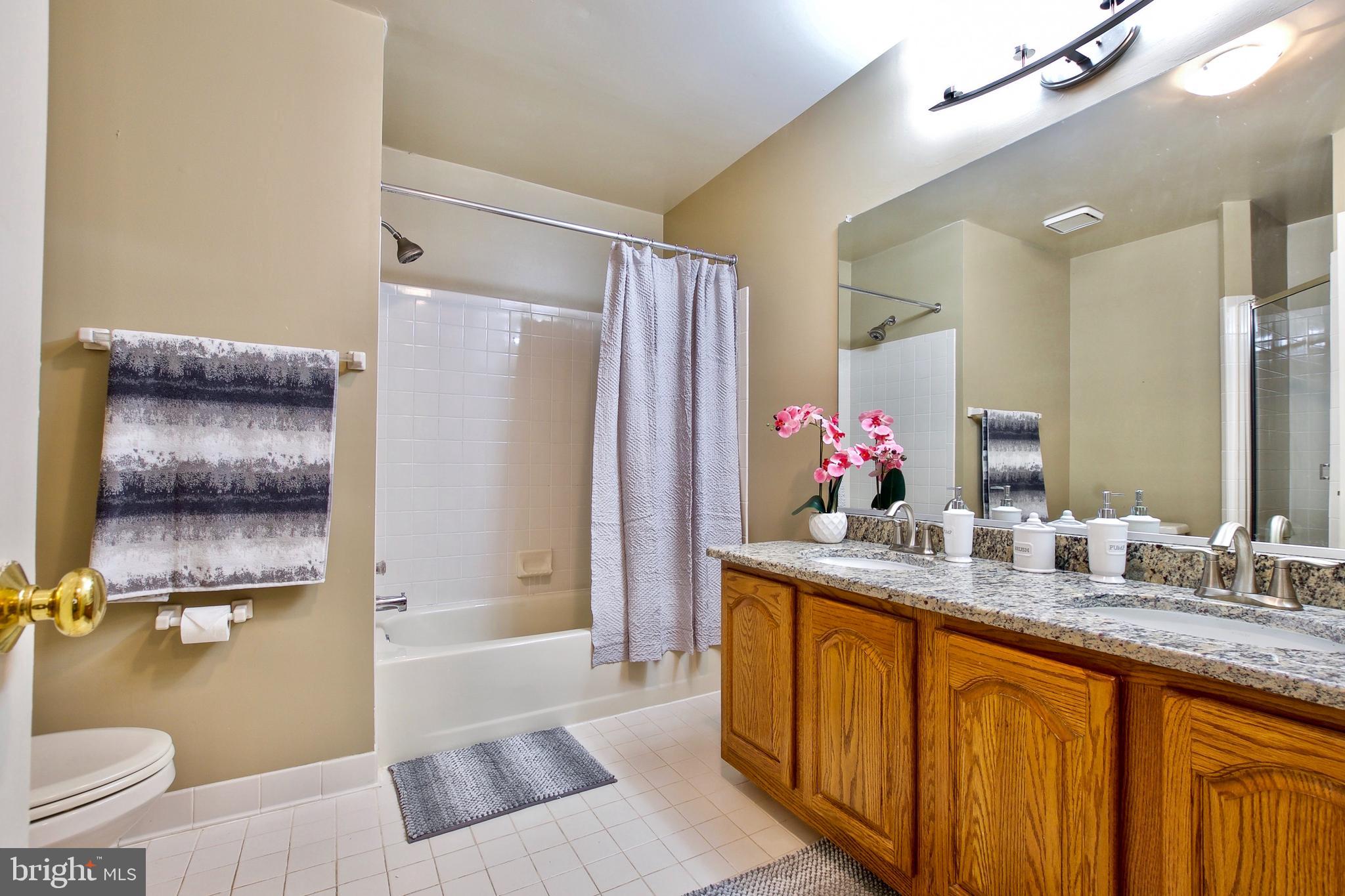 LINDEN HILL - Residential