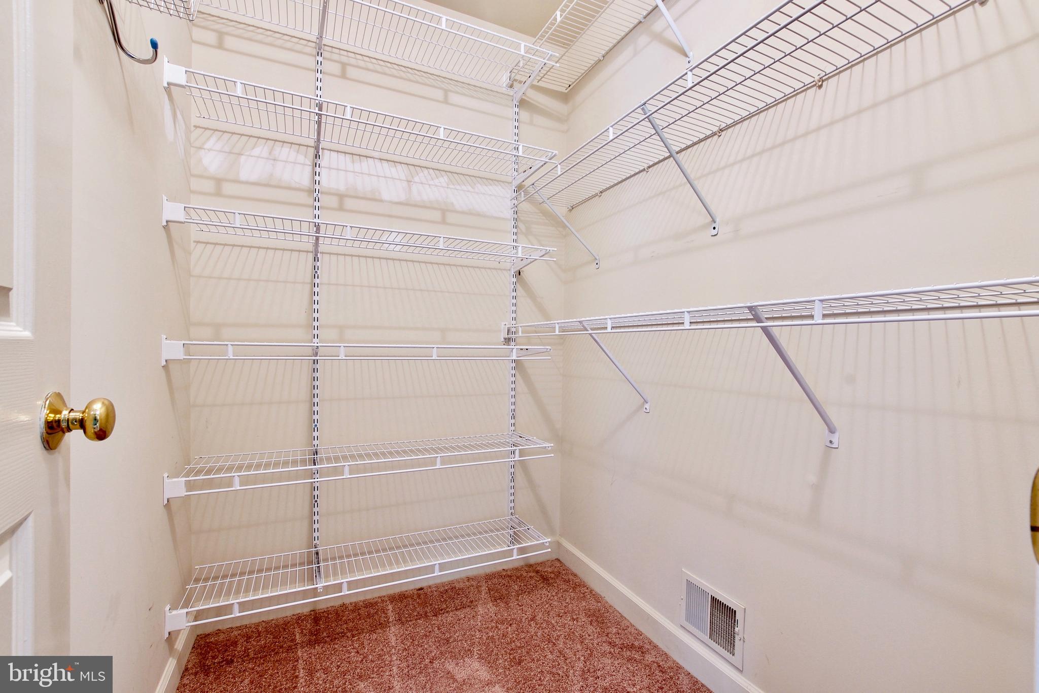 LINDEN HILL - Residential