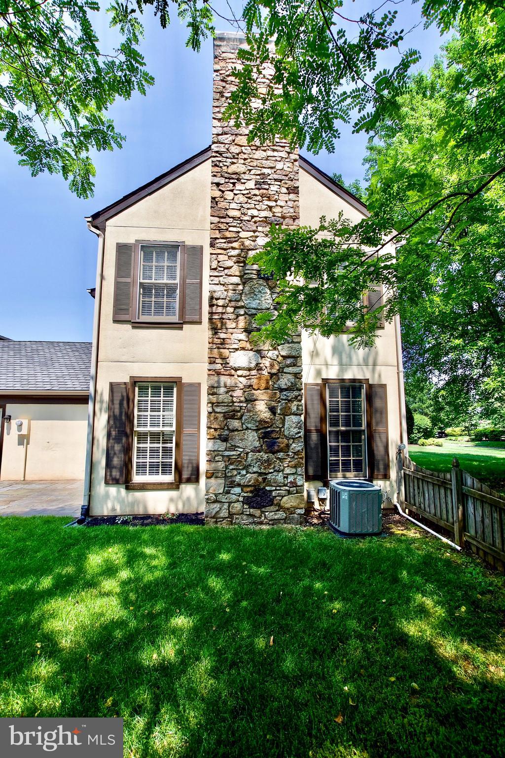 LINDEN HILL - Residential