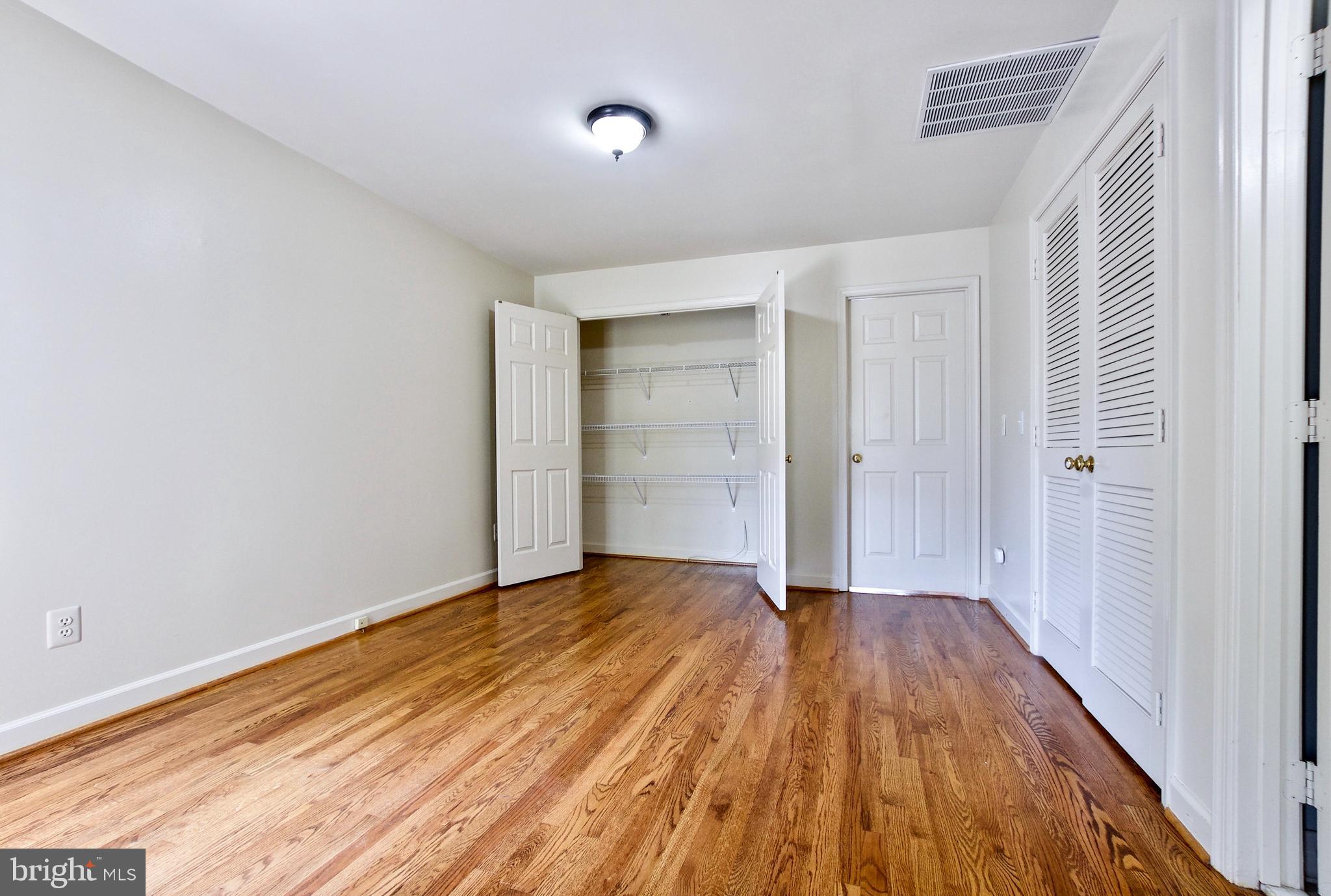 LINDEN HILL - Residential