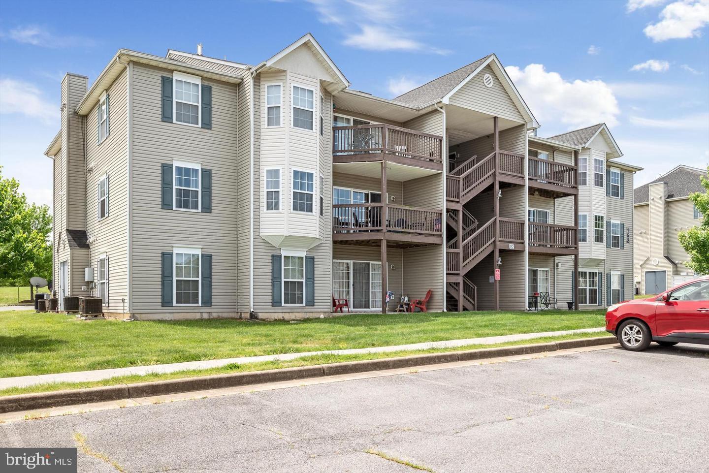 *** SPACIOUS 2BR/2BA SECOND FLOOR CONDOMINIUM *** FEATURES NEW ENGINEERED HARDWOOD FLOORING & FRESH PAINT; PRIMARY BEDROOM WITH PRIVATE FULL BATH & WALK-IN CLOSET; SECOND BEDROOM WITH 2 CLOSETS AND BAY WINDOW; KITCHEN WITH STAINLESS STEEL APPLIANCES AND WHITE CABINETS; DINING AREA OFF OF LIVING ROOM AND KITCHEN; SLIDING GLASS DOOR OFF OF LIVING ROOM LEADS TO COVERED BALCONY; LAUNDRY WITH WASHER/DRYER. CONVENIENTLY LOCATED ON THE EAST SIDE OF WINCHESTER, WITH EASY ACCESS TO ROUTES 7 & 81. PLEASE USE THE RENT SPREE ONLINE APPLICATION FOR THE PROPERTY - ALL ADULTS MUST APPLY AND WILL BE ON THE LEASE. INCOME QUALIFICATIONS ARE ANNUAL GROSS INCOME OF APPROXIMATELY 40X THE MONTHLY RENT. PLEASE BE CONSIDERATE OF TENANT - MAKE ALL SHOWING APPOINTMENTS ONLINE.
