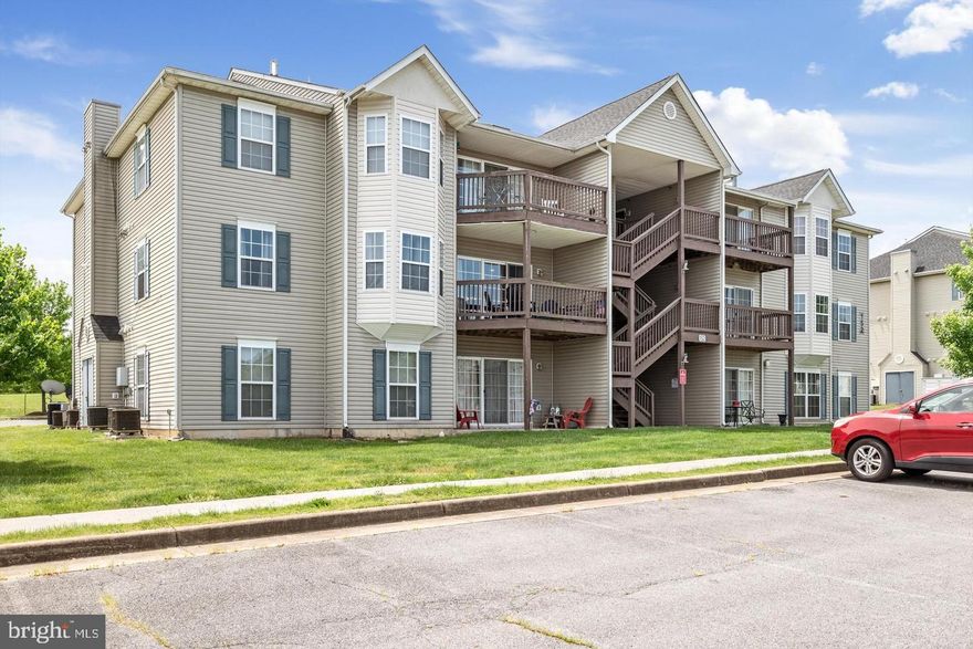 *** SPACIOUS 2BR/2BA SECOND FLOOR CONDOMINIUM *** FEATURES NEW ENGINEERED HARDWOOD FLOORING & FRESH PAINT; PRIMARY BEDROOM WITH PRIVATE FULL BATH & WALK-IN CLOSET; SECOND BEDROOM WITH 2 CLOSETS AND BAY WINDOW; KITCHEN WITH STAINLESS STEEL APPLIANCES AND WHITE CABINETS; DINING AREA OFF OF LIVING ROOM AND KITCHEN; SLIDING GLASS DOOR OFF OF LIVING ROOM LEADS TO COVERED BALCONY; LAUNDRY WITH WASHER/DRYER.  CONVENIENTLY LOCATED ON THE EAST SIDE OF WINCHESTER, WITH EASY ACCESS TO ROUTES 7 & 81. PLEASE USE THE RENT SPREE ONLINE APPLICATION FOR THE PROPERTY - ALL ADULTS MUST APPLY AND WILL BE ON THE LEASE. INCOME QUALIFICATIONS ARE ANNUAL GROSS INCOME OF APPROXIMATELY 40X THE MONTHLY RENT. PLEASE BE CONSIDERATE OF TENANT - MAKE ALL SHOWING APPOINTMENTS ONLINE.