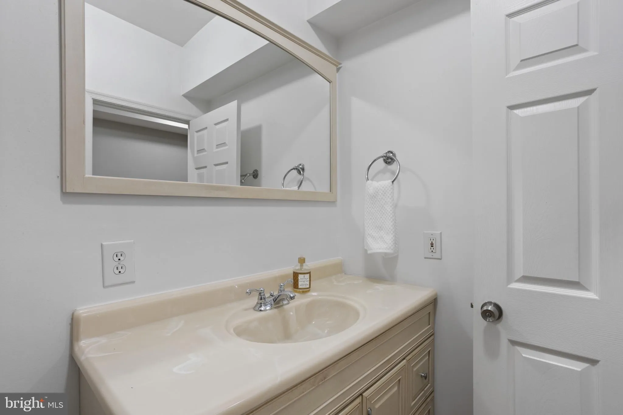 Baltimore, Maryland 21230, United States, 3 Bedrooms Bedrooms, ,2 BathroomsBathrooms,Residential,Active,140022