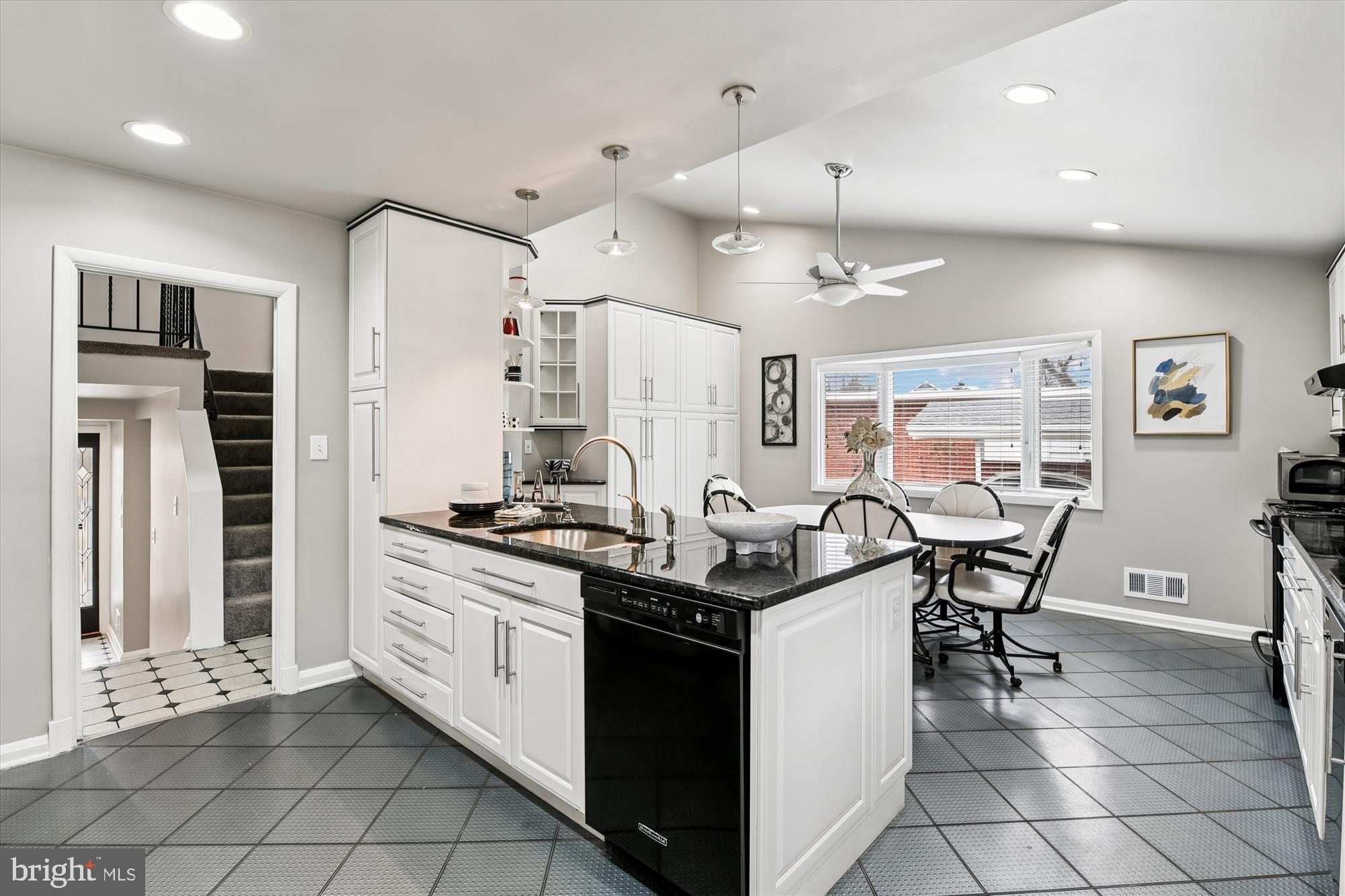 SEVEN MILE - Residential