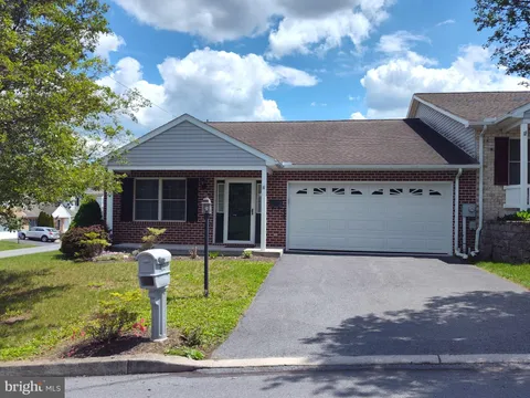 702 Fir Spring Drive, Waynesboro, PA MLS: PAFL2027198