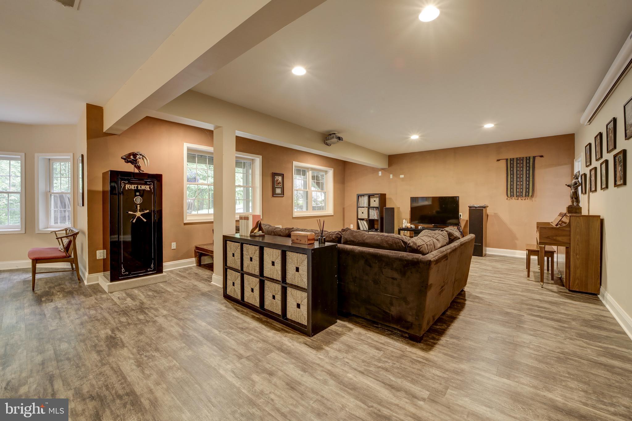GLEN HILLS - Residential