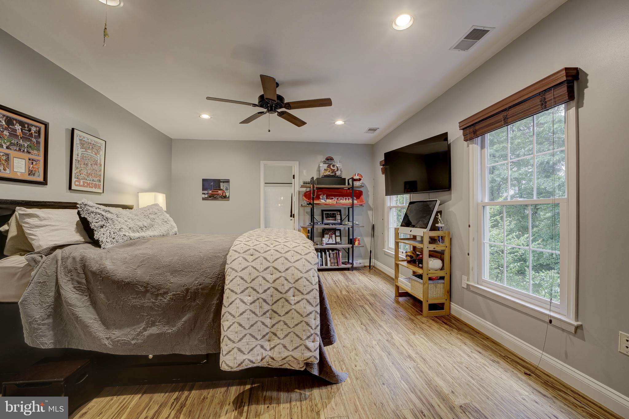 GLEN HILLS - Residential