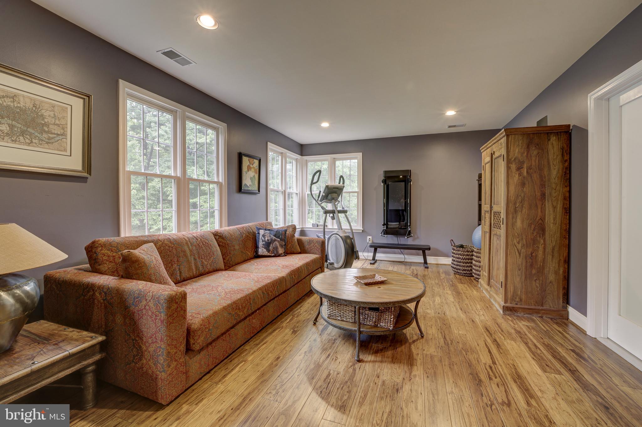 GLEN HILLS - Residential