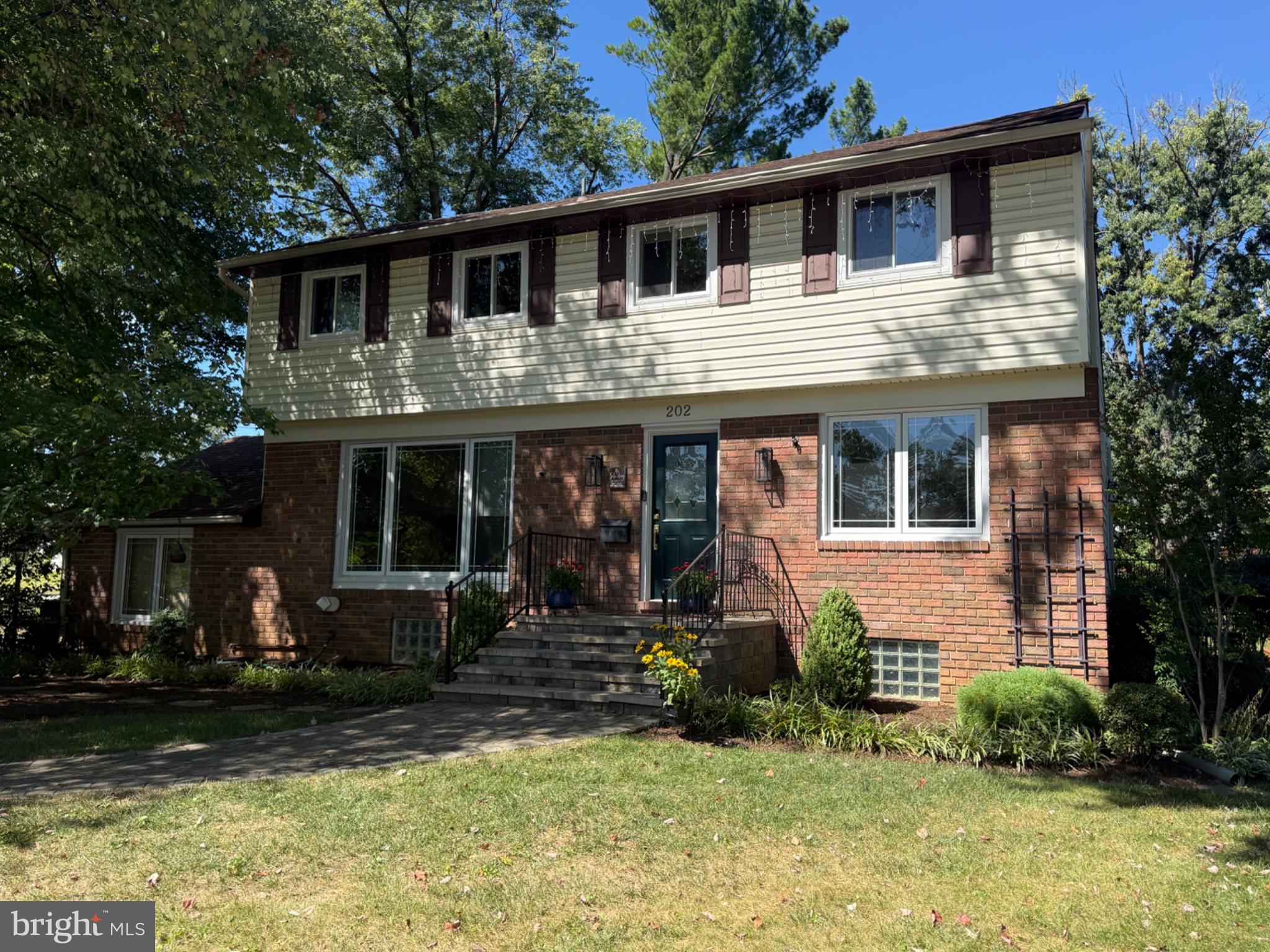 202 FOUNTAIN COURT