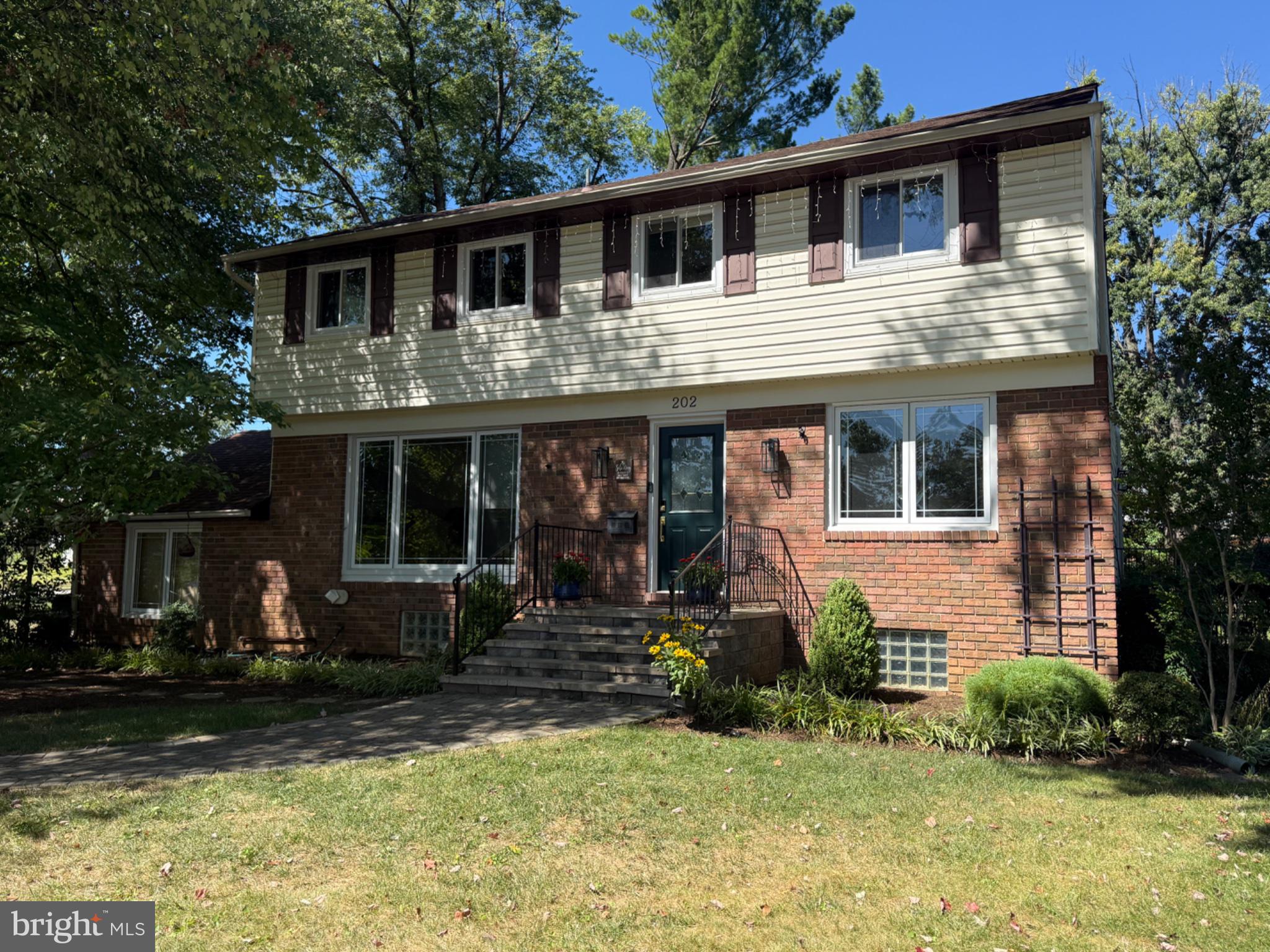 202 FOUNTAIN COURT