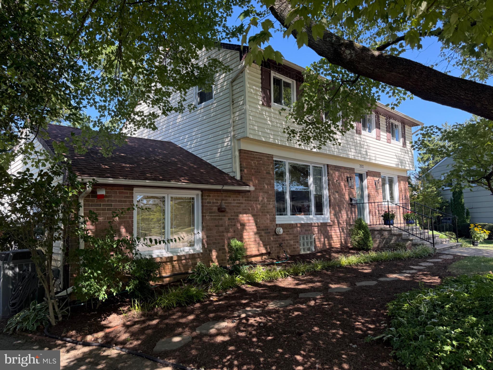 202 FOUNTAIN COURT
