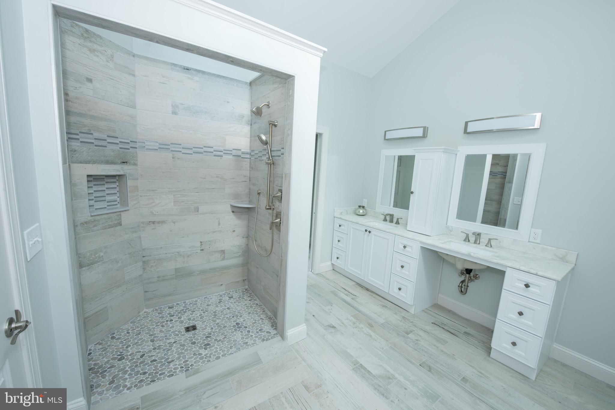 ELVATON ACRES - Residential