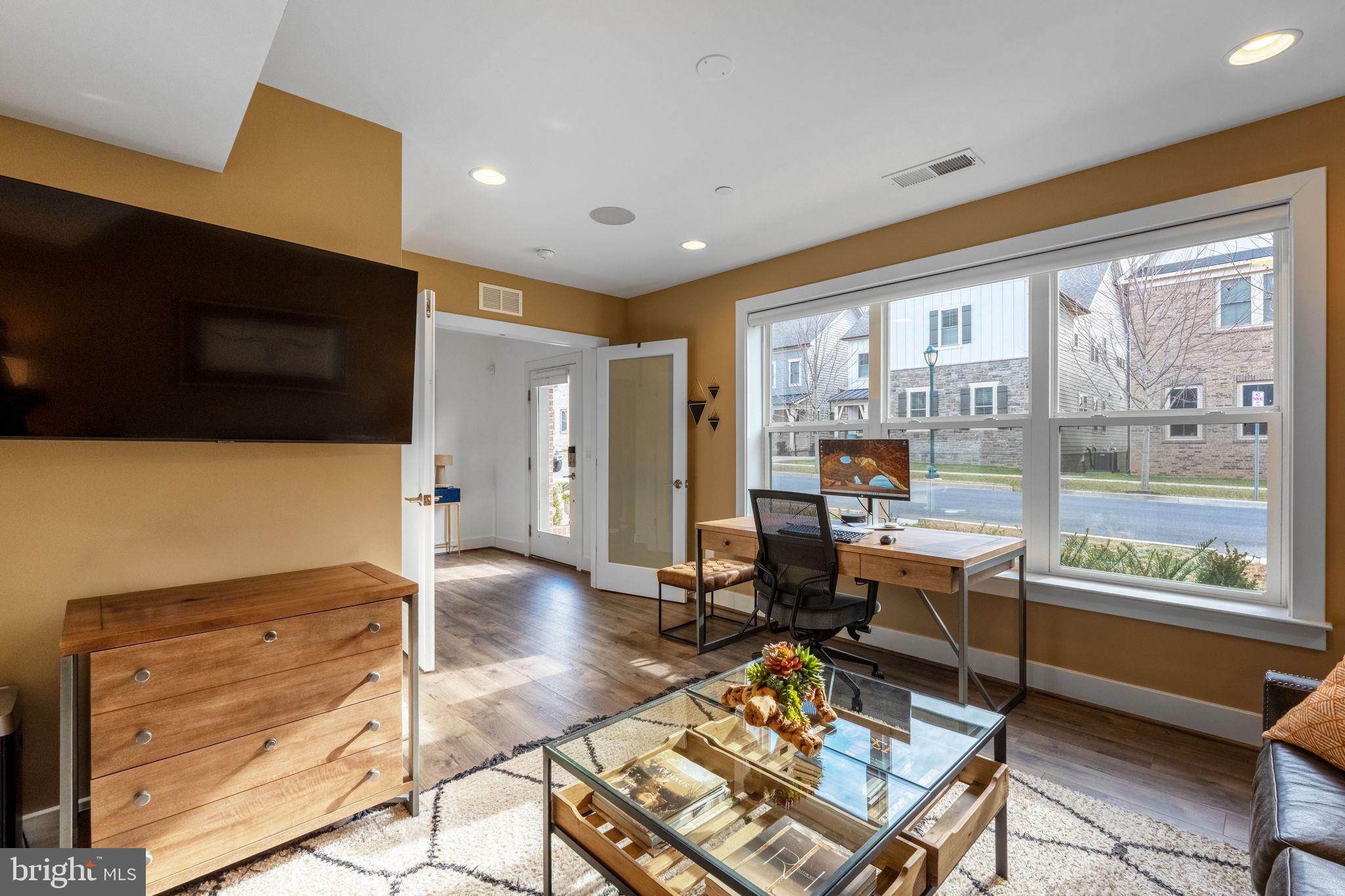 TOWER OAKS - Residential