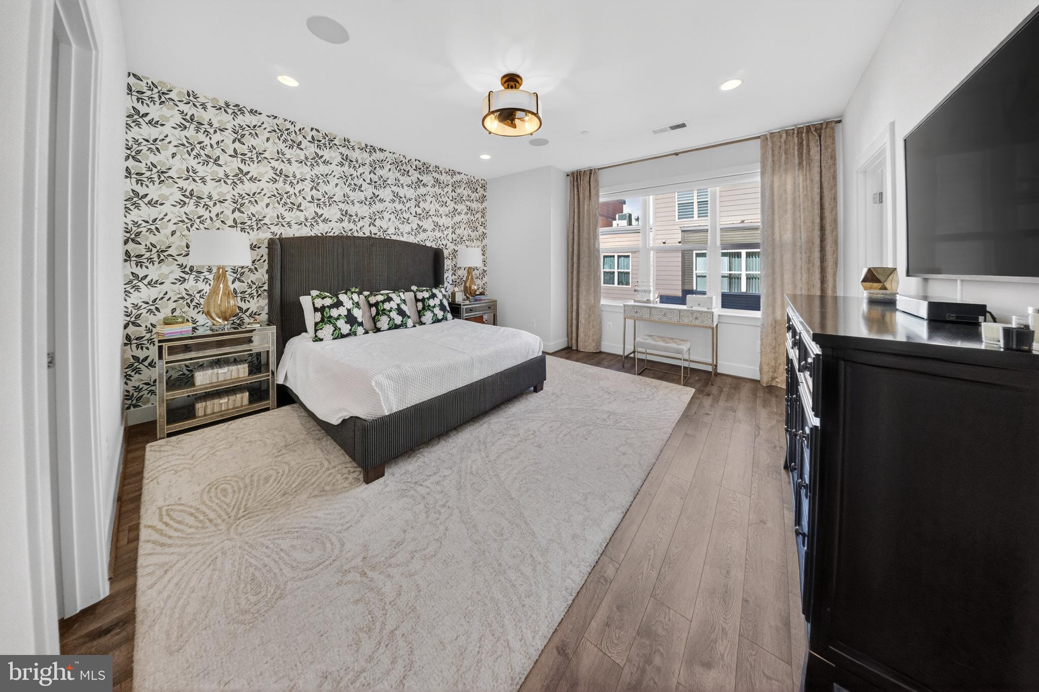 TOWER OAKS - Residential