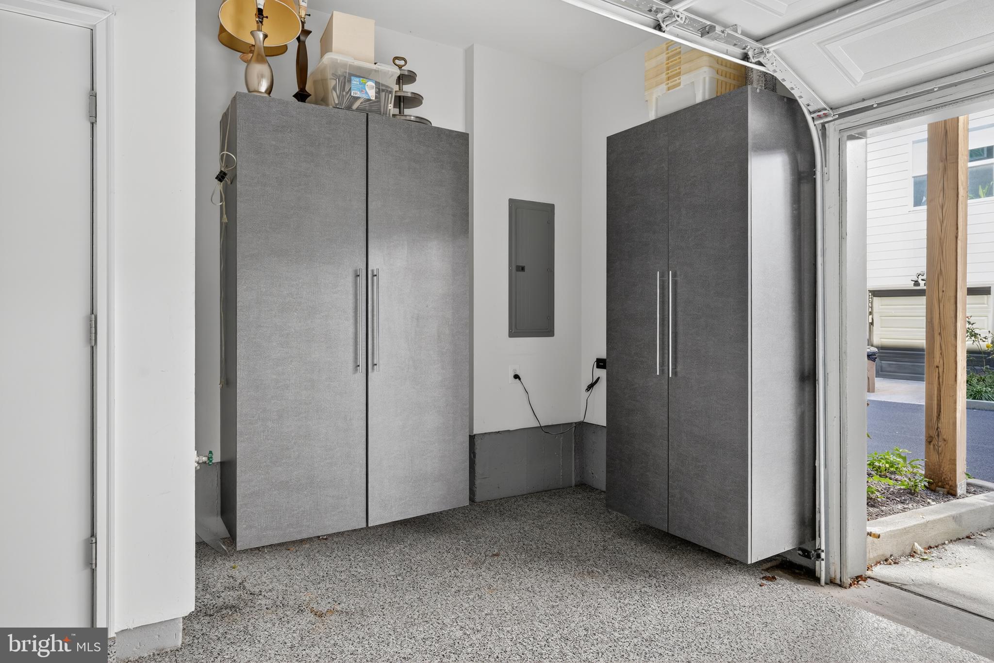 TOWER OAKS - Residential