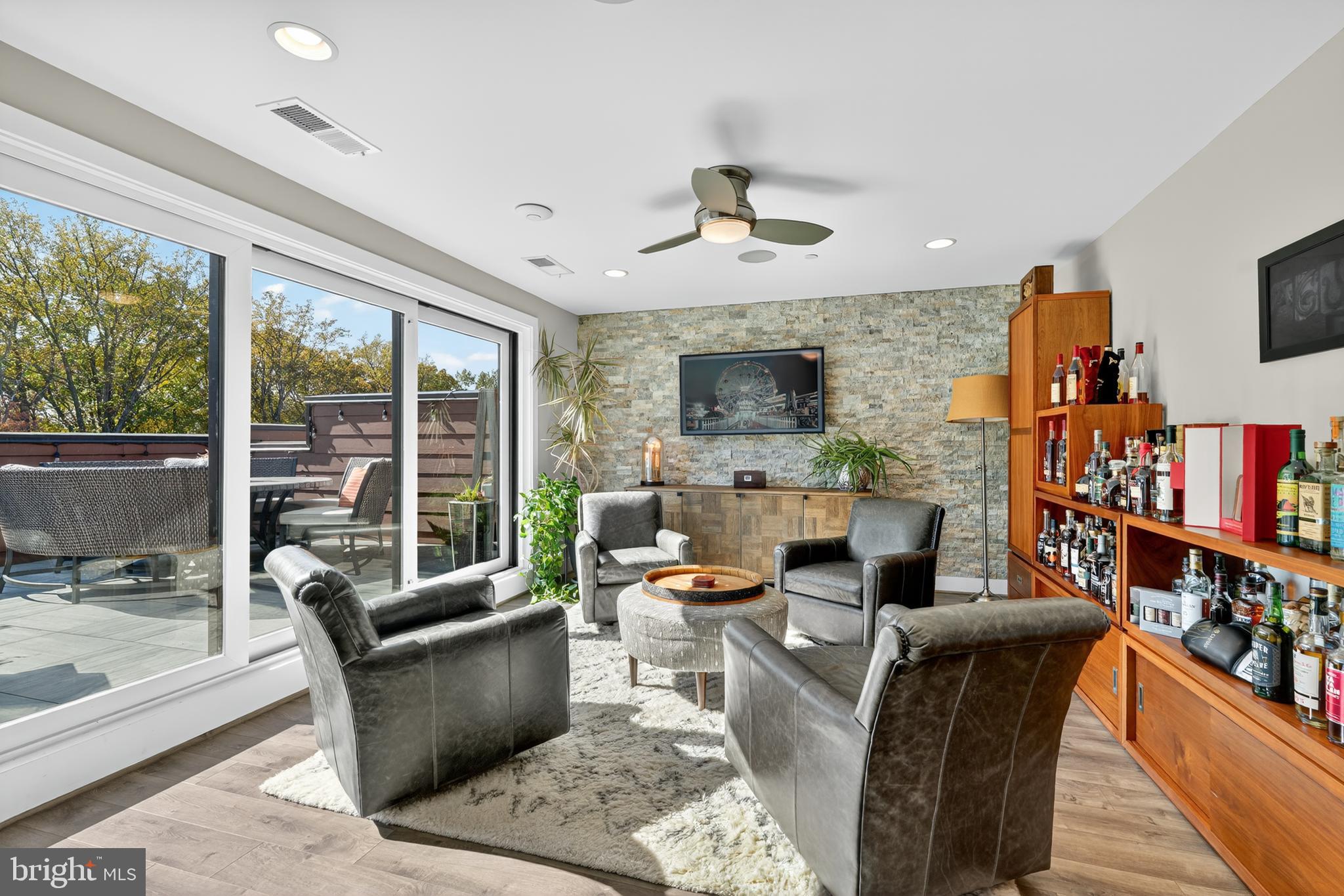 TOWER OAKS - Residential