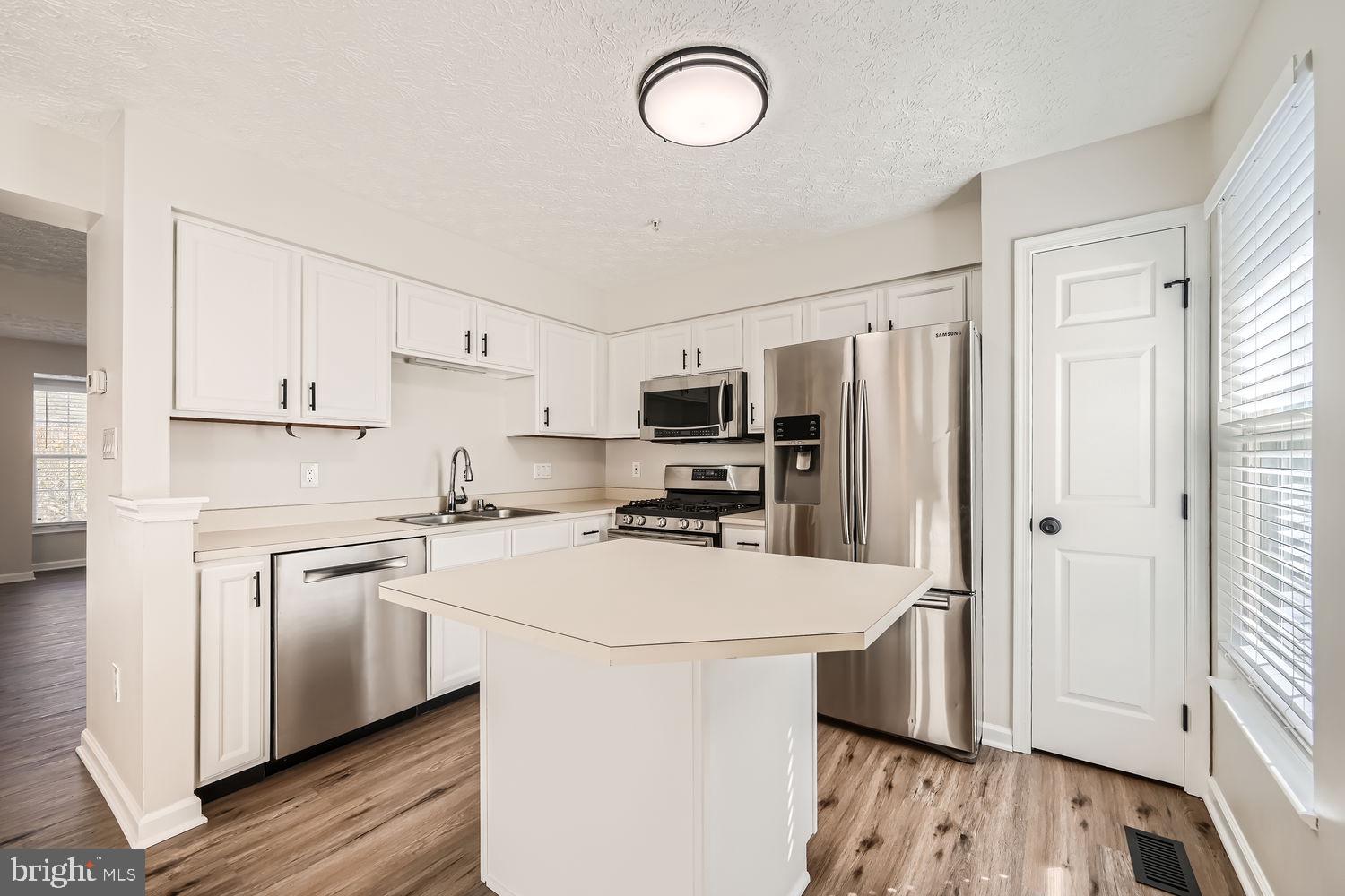 PINEY ORCHARD - Residential Lease