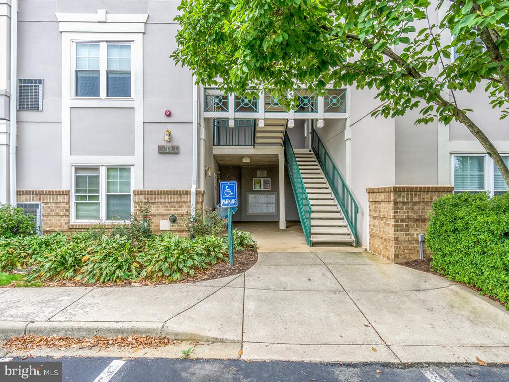 OAK PARK CONDO - Residential