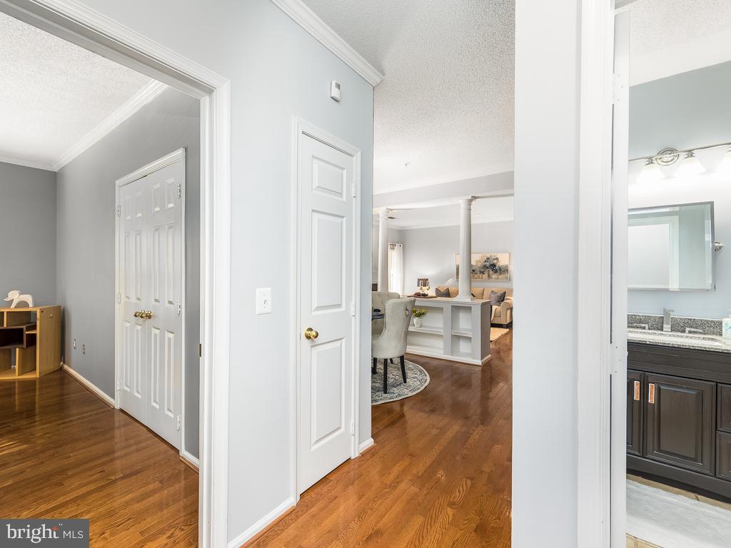 OAK PARK CONDO - Residential