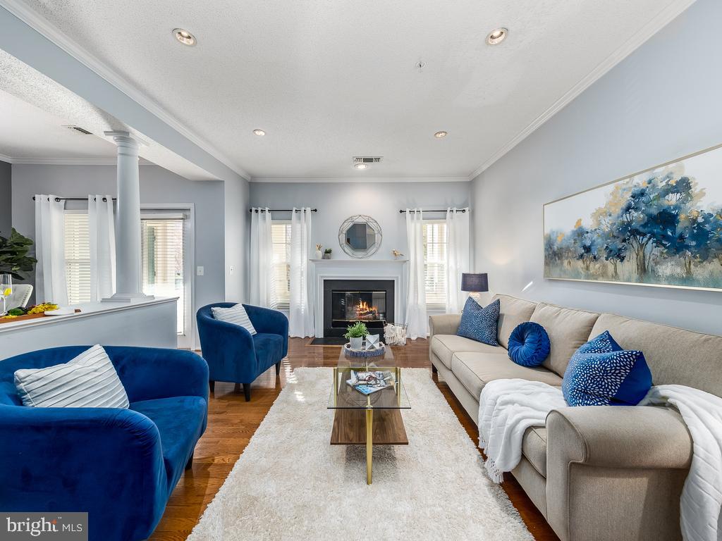 OAK PARK CONDO - Residential