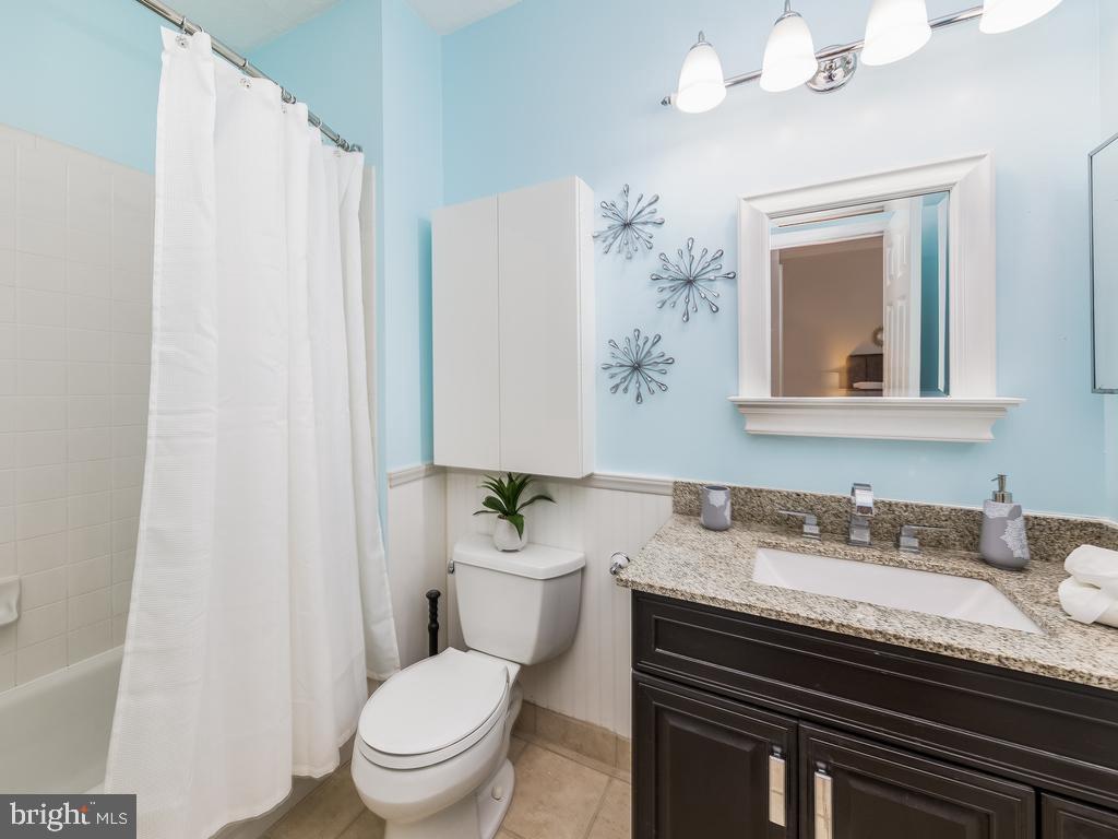 OAK PARK CONDO - Residential