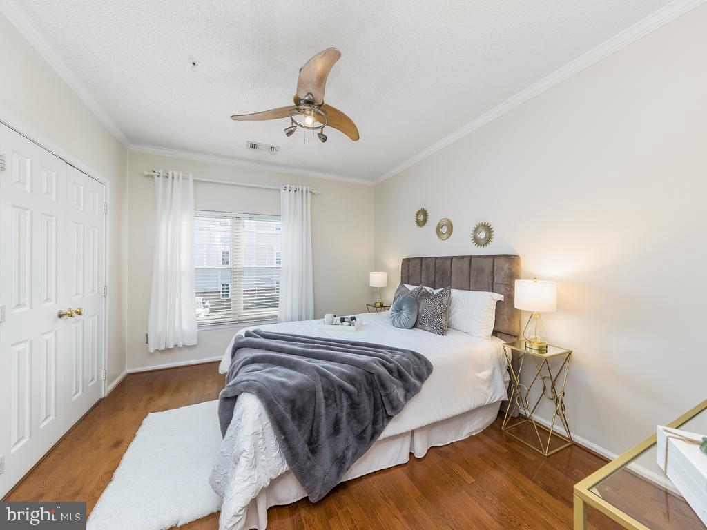 OAK PARK CONDO - Residential