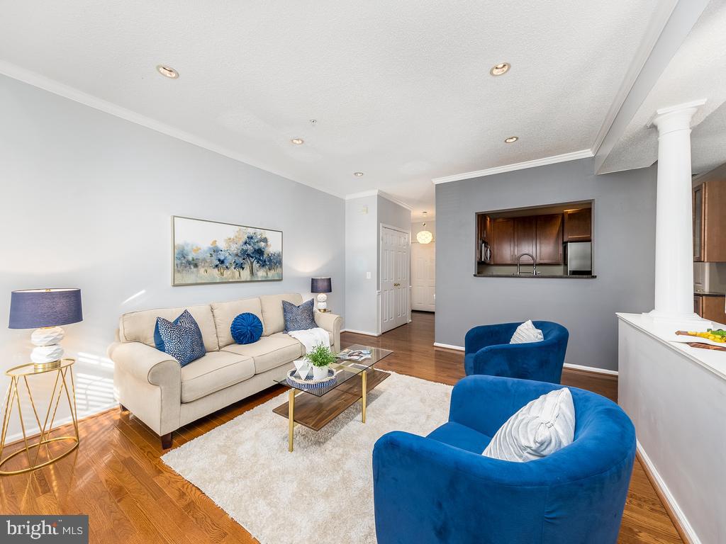 OAK PARK CONDO - Residential