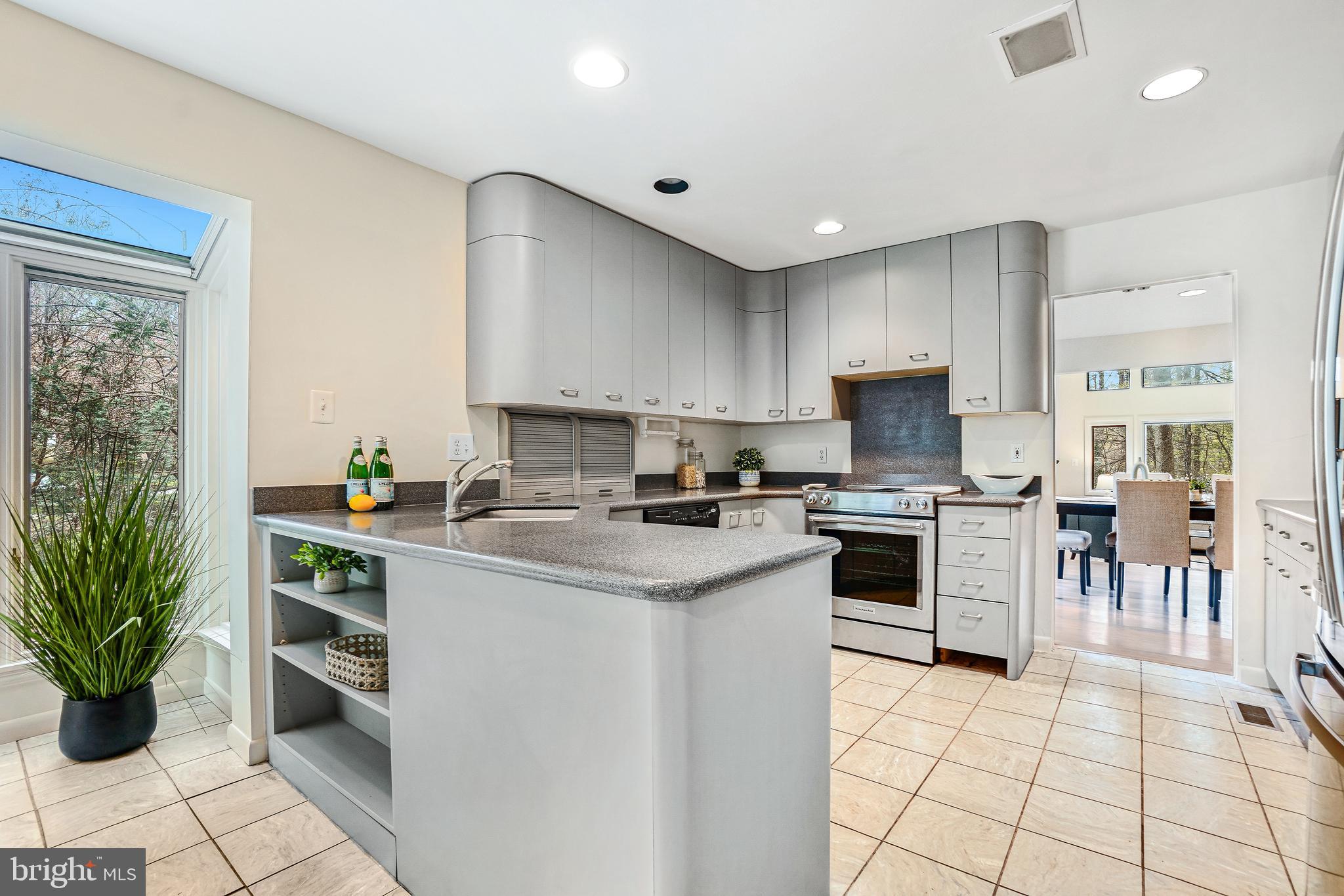 CONGRESSIONAL COUNTRY CLUB ESTATES - Residential